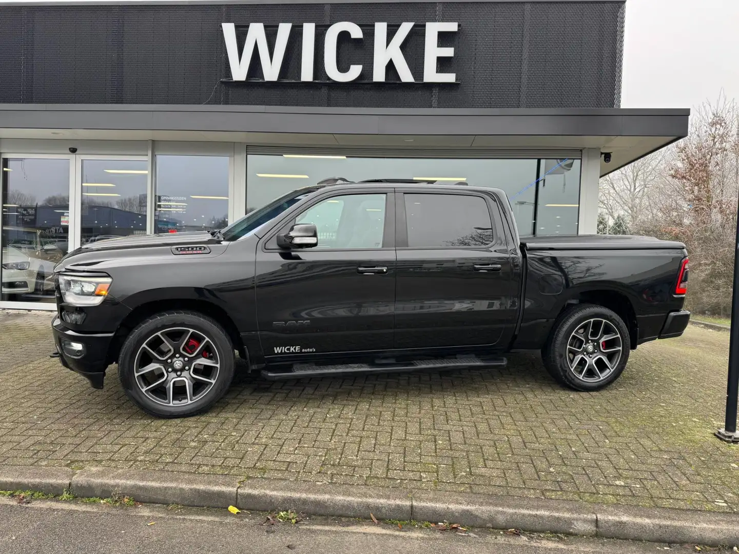 Dodge RAM 1500 5.7 V8 4x4 Crew Cab Big Horn Panorama Trekhaa Negru - 1