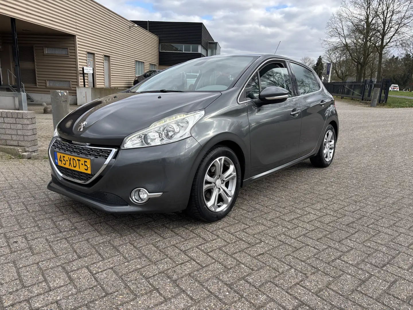 Peugeot 208 1.4 VTi Allure 5 deurs [ panodak,fm navi,airco,aud Grigio - 1