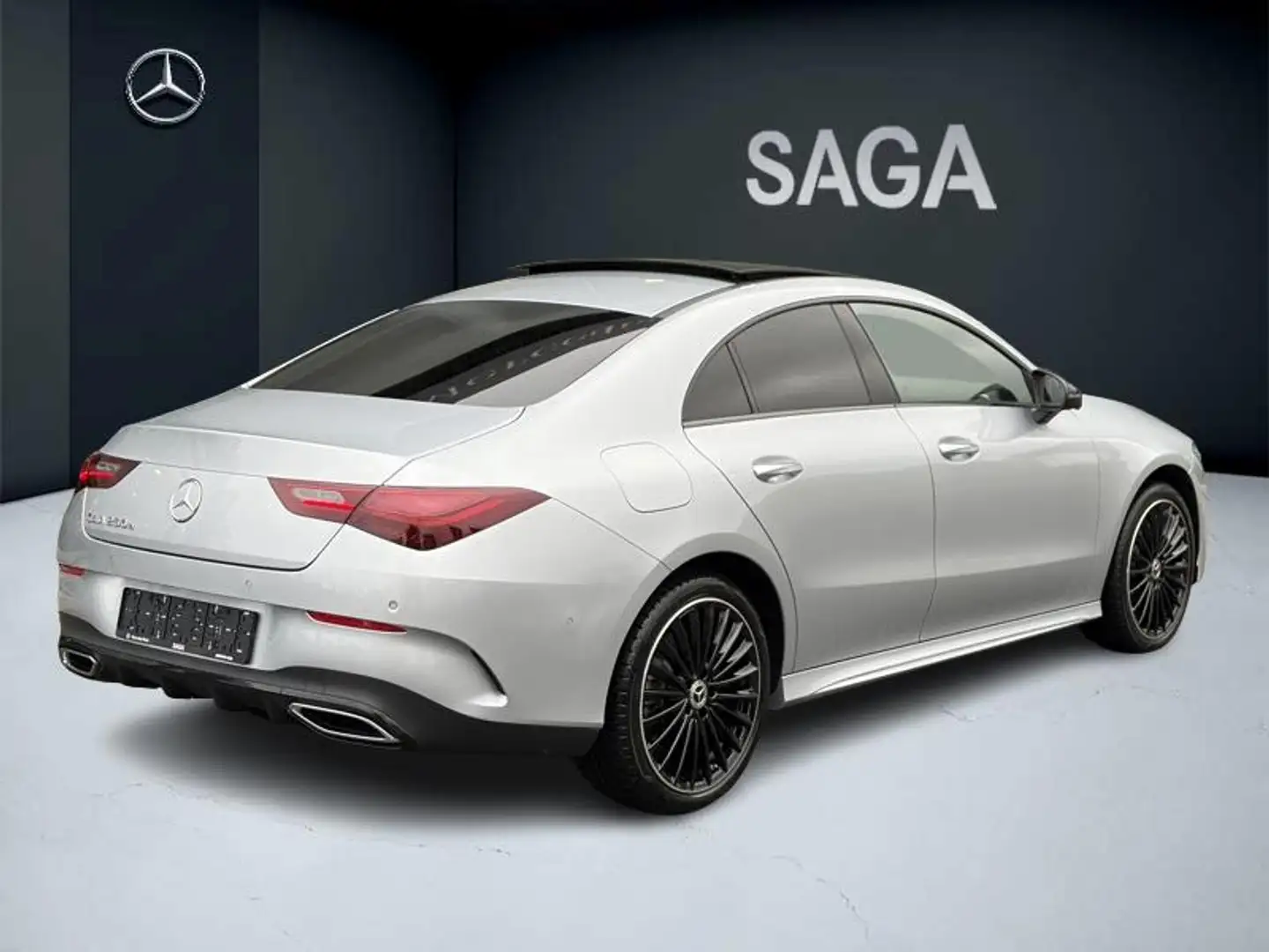 Mercedes-Benz CLA 250 e Coupé AMG Pack Night Pano Facelift Zilver - 2