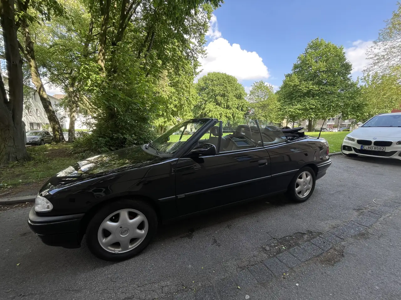 Opel Astra Cabrio 1.6i Bertone Edition, foto 1
