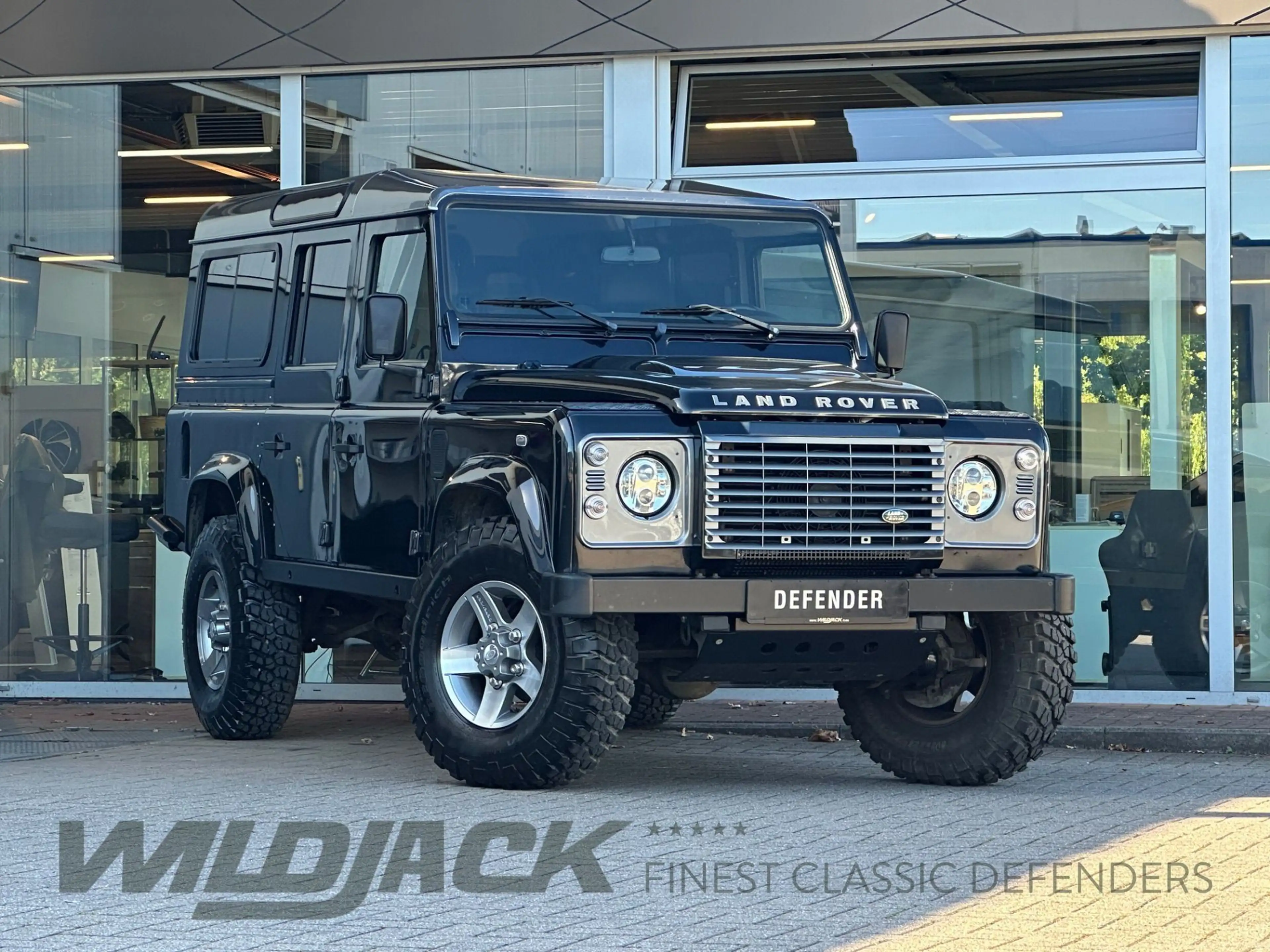 Land Rover Defender 110 Td4 SE* TEILLEDER* 255er* NAVI* LED* — photo 2