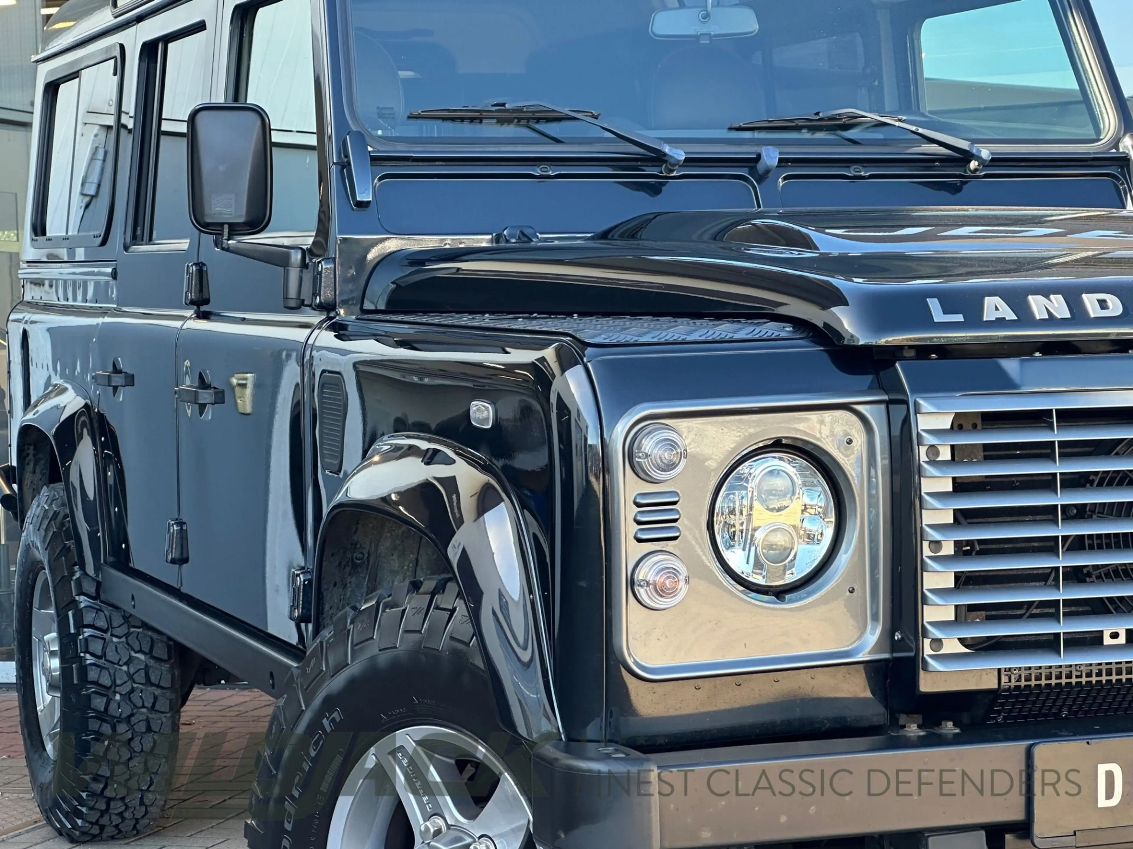 Land Rover Defender 110 Td4 SE* TEILLEDER* 255er* NAVI* LED* — photo 5