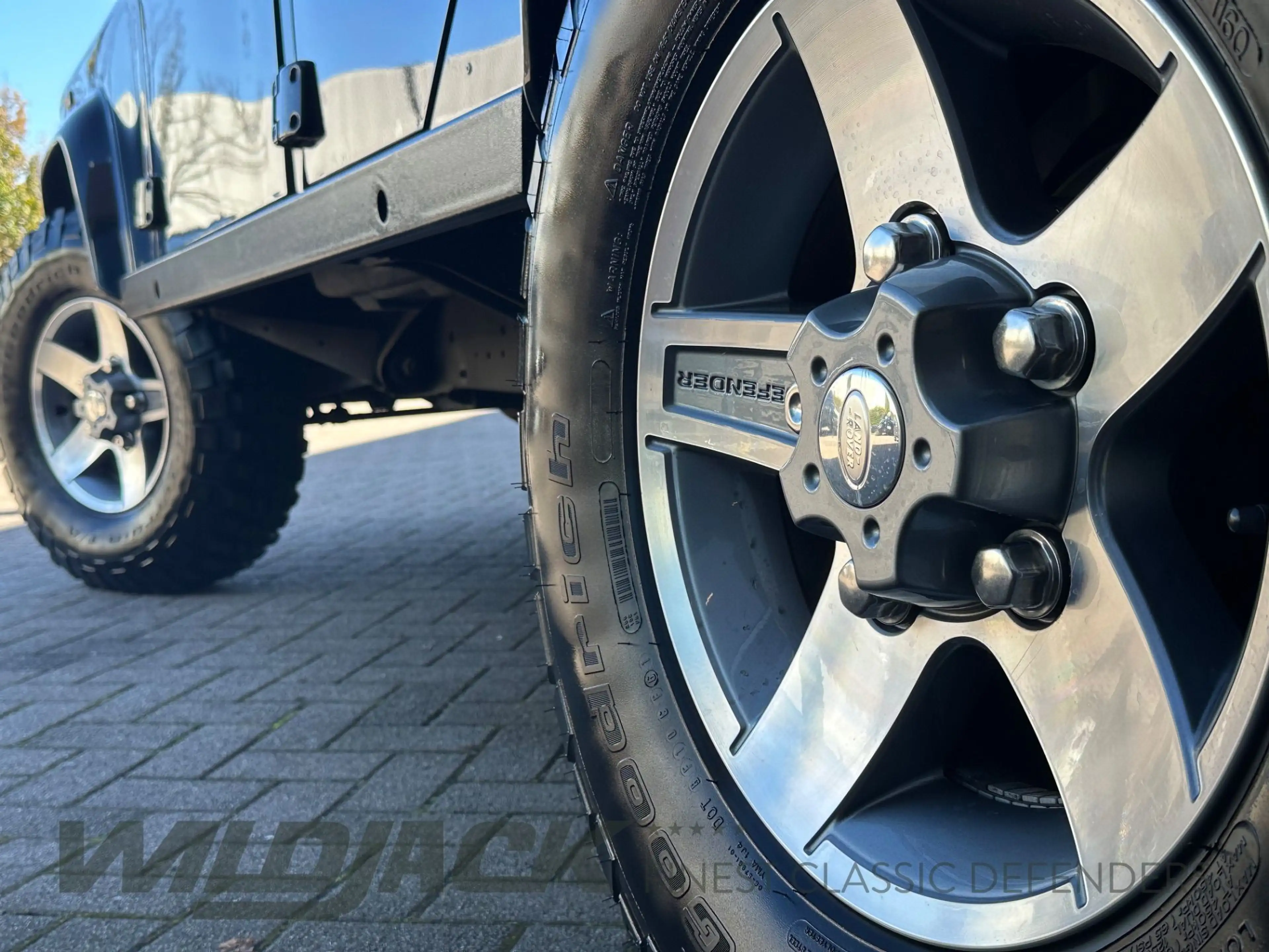 Land Rover Defender 110 Td4 SE* TEILLEDER* 255er* NAVI* LED* — photo 14
