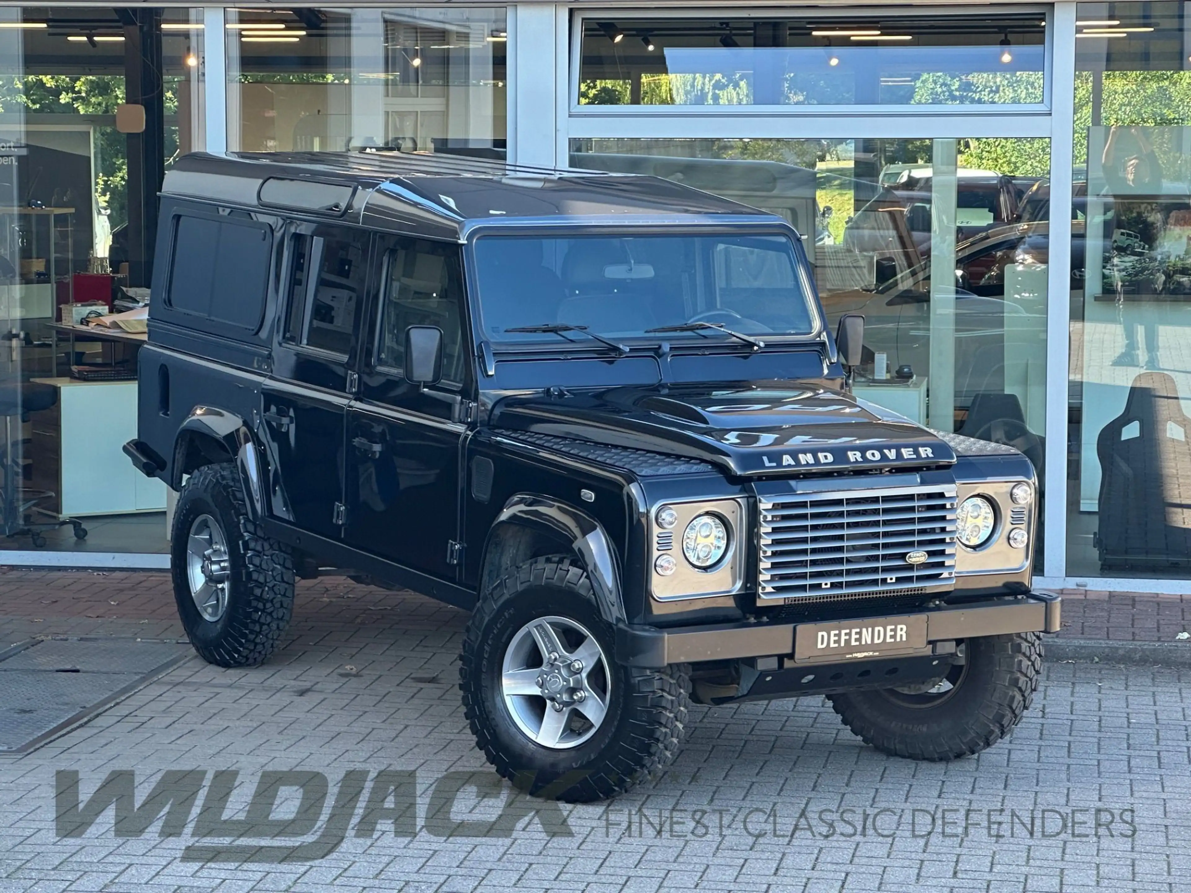 Land Rover Defender 110 Td4 SE* TEILLEDER* 255er* NAVI* LED* — photo 4