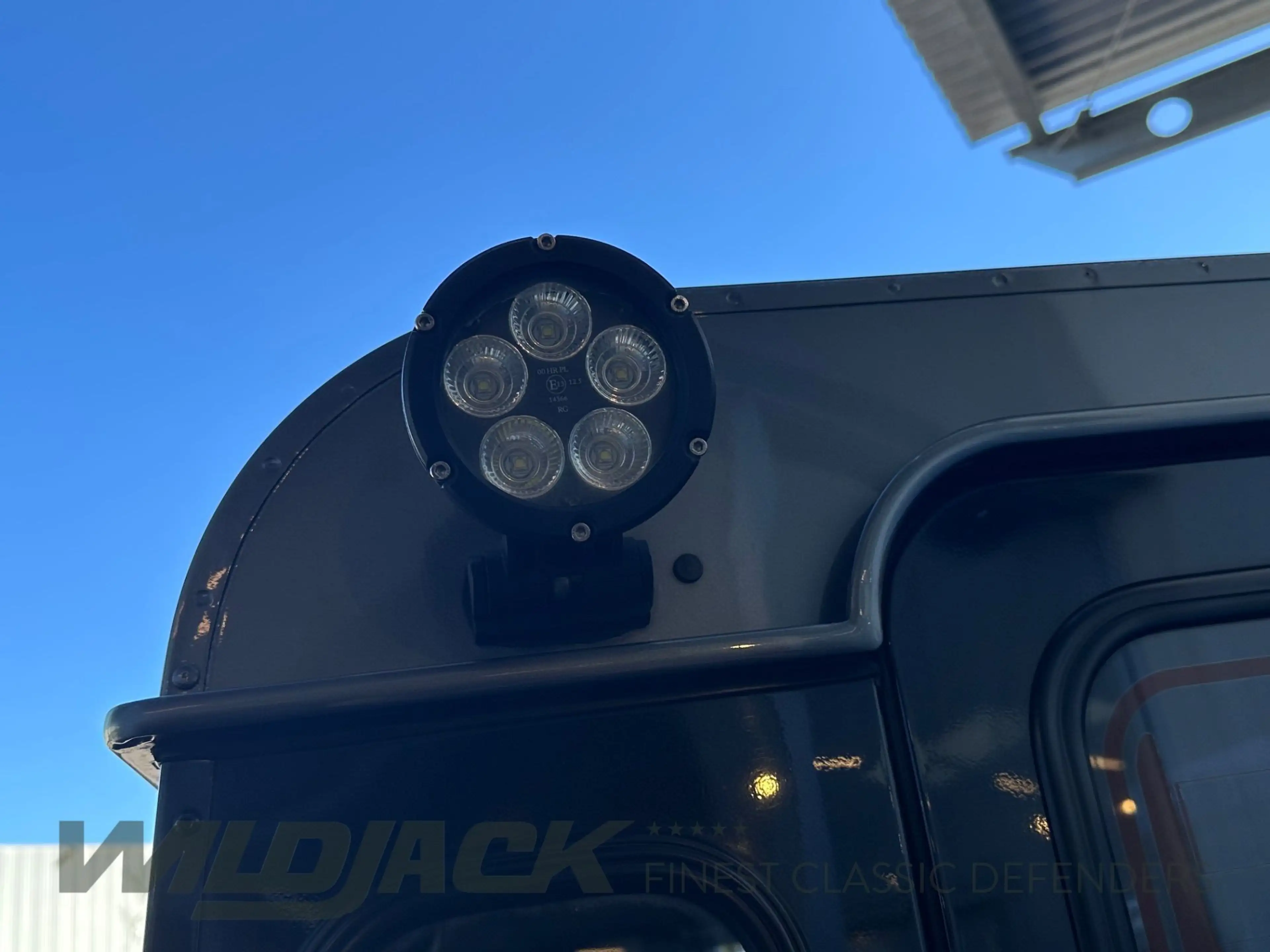 Land Rover Defender 110 Td4 SE* TEILLEDER* 255er* NAVI* LED* — photo 9