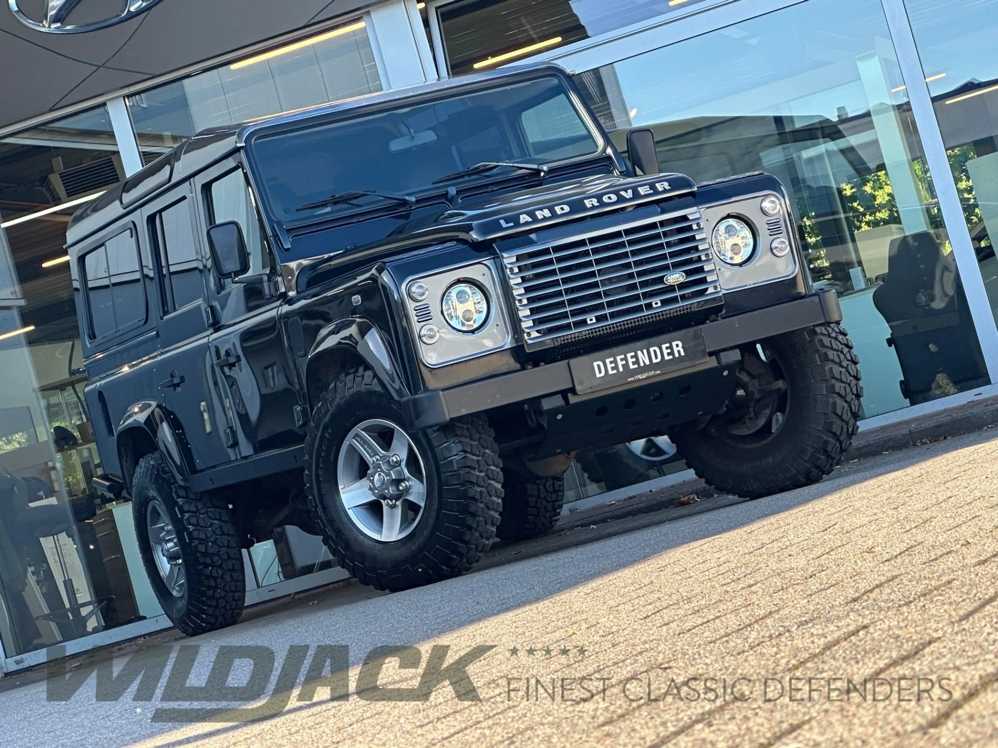 Land Rover Defender 110 Td4 SE* TEILLEDER* 255er* NAVI* LED*