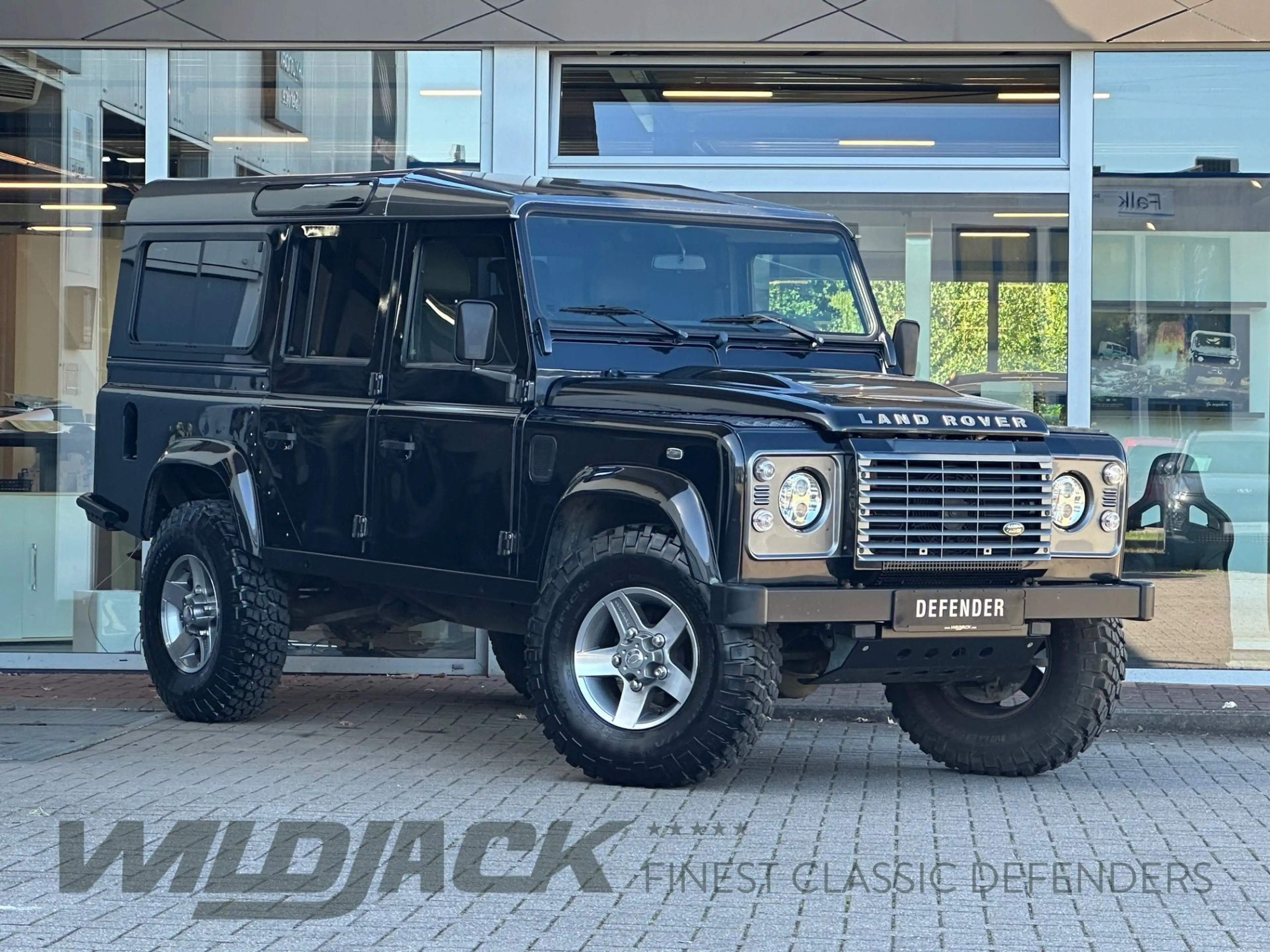 Land Rover Defender 110 Td4 SE* TEILLEDER* 255er* NAVI* LED* — photo 3