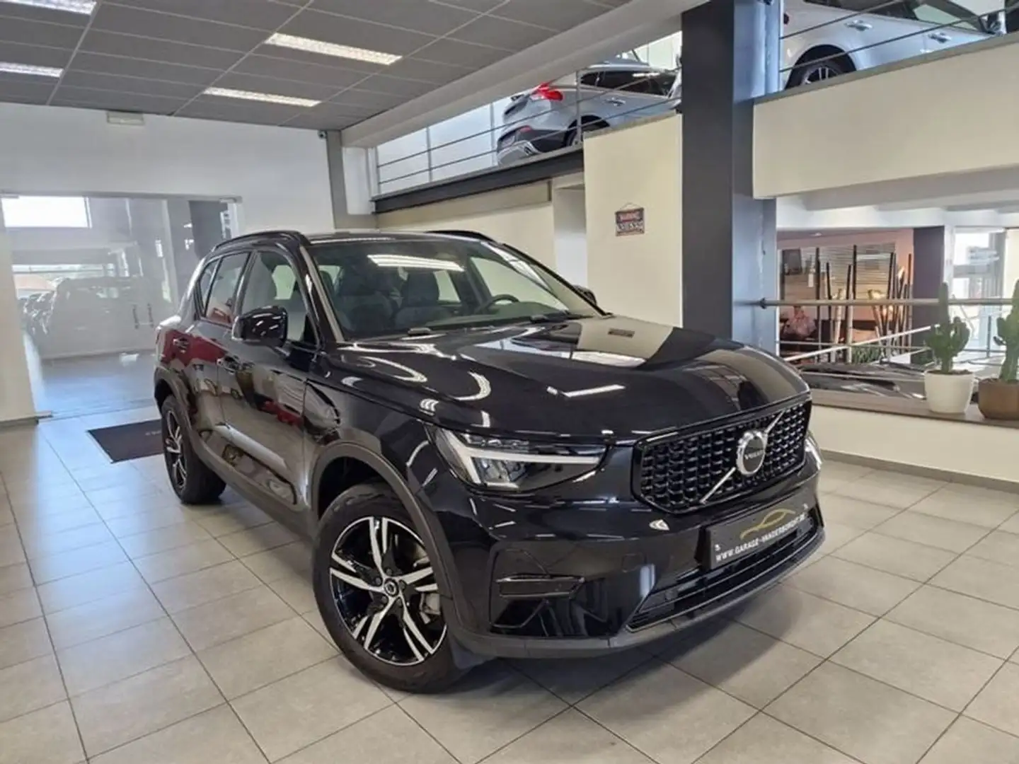 Volvo XC40 PLUS DARK B4 HYBRID BENZINE NIEUW FULL OPTION Noir - 1