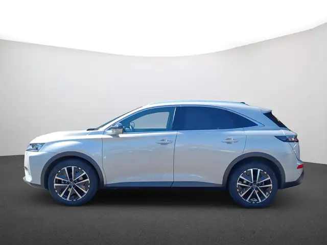 DS Automobiles DS 7 view 4