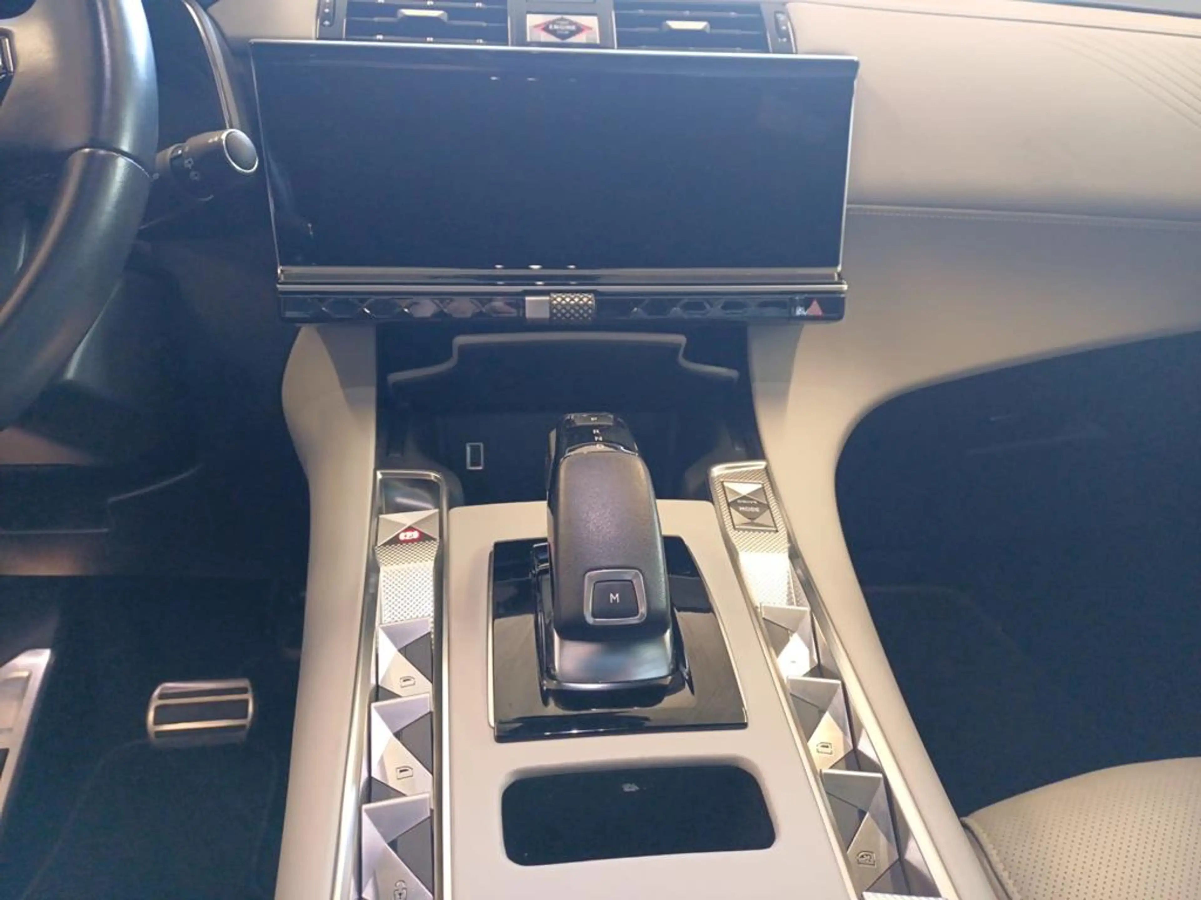 DS Automobiles DS 7 Opera Blu HDI 130 — photo 11