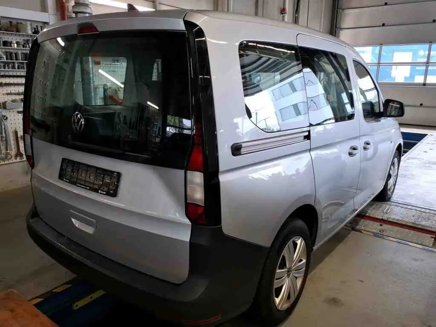 Volkswagen Caddy 2.0 TDI 4M NAVI PDC SITZHZG KLIMA Silber - 2
