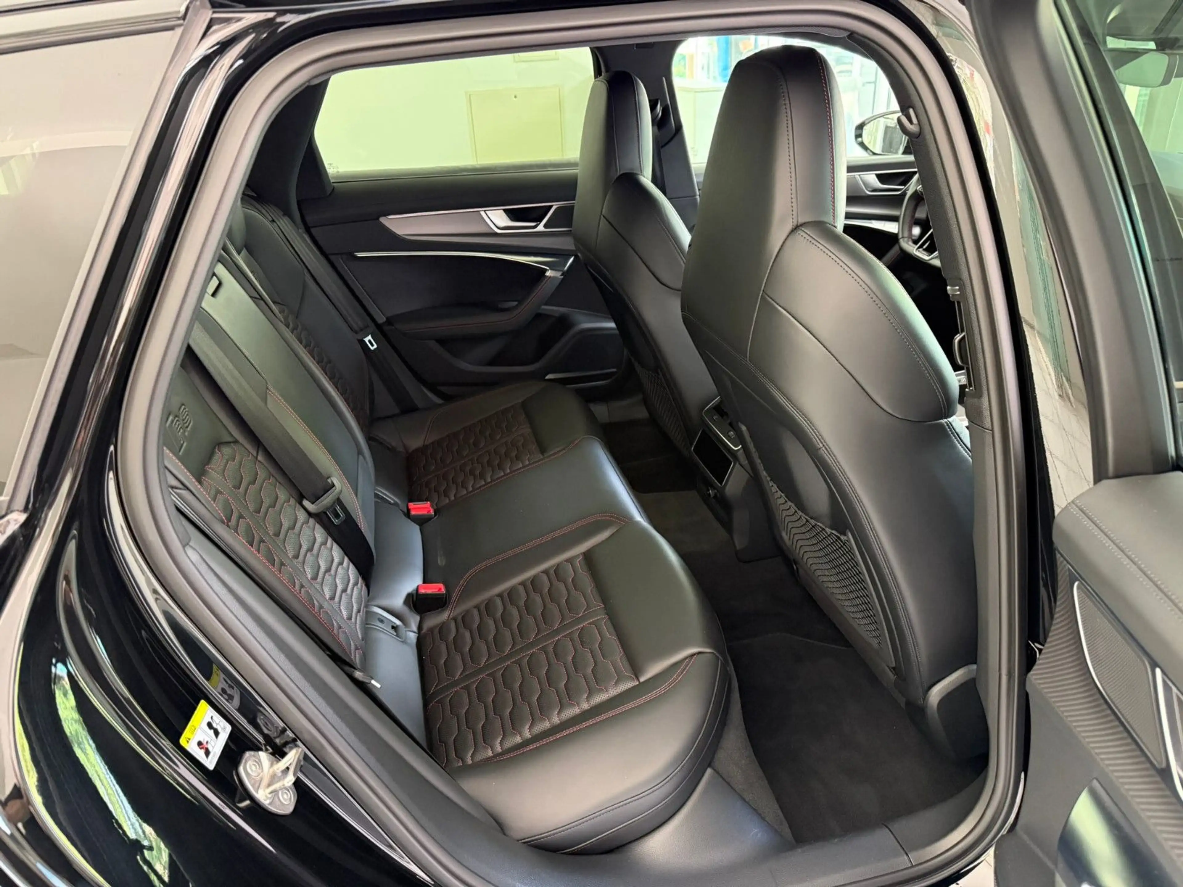 Audi RS6 Avant 4.0 TFSI quattro // AHK, STANDHEIZUNG — photo 13