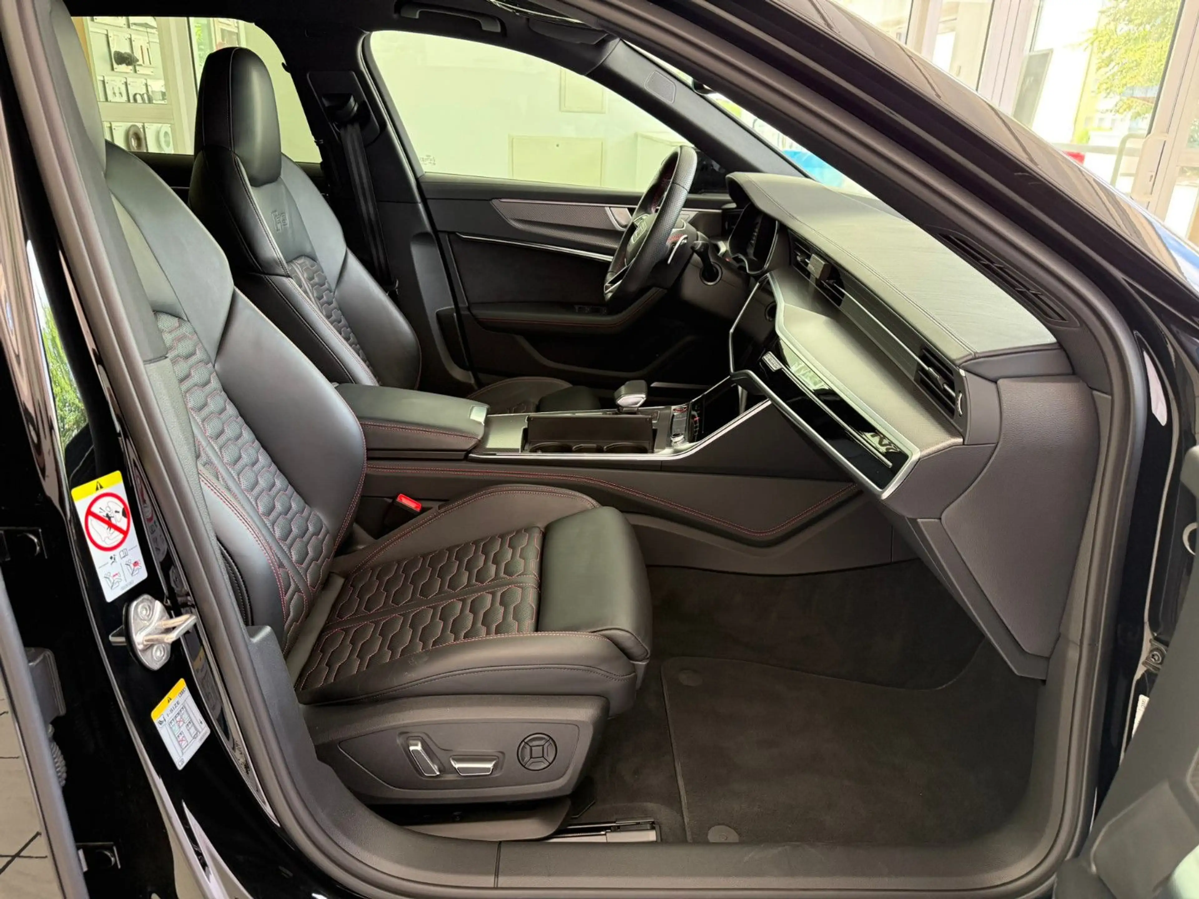 Audi RS6 Avant 4.0 TFSI quattro // AHK, STANDHEIZUNG — photo 14