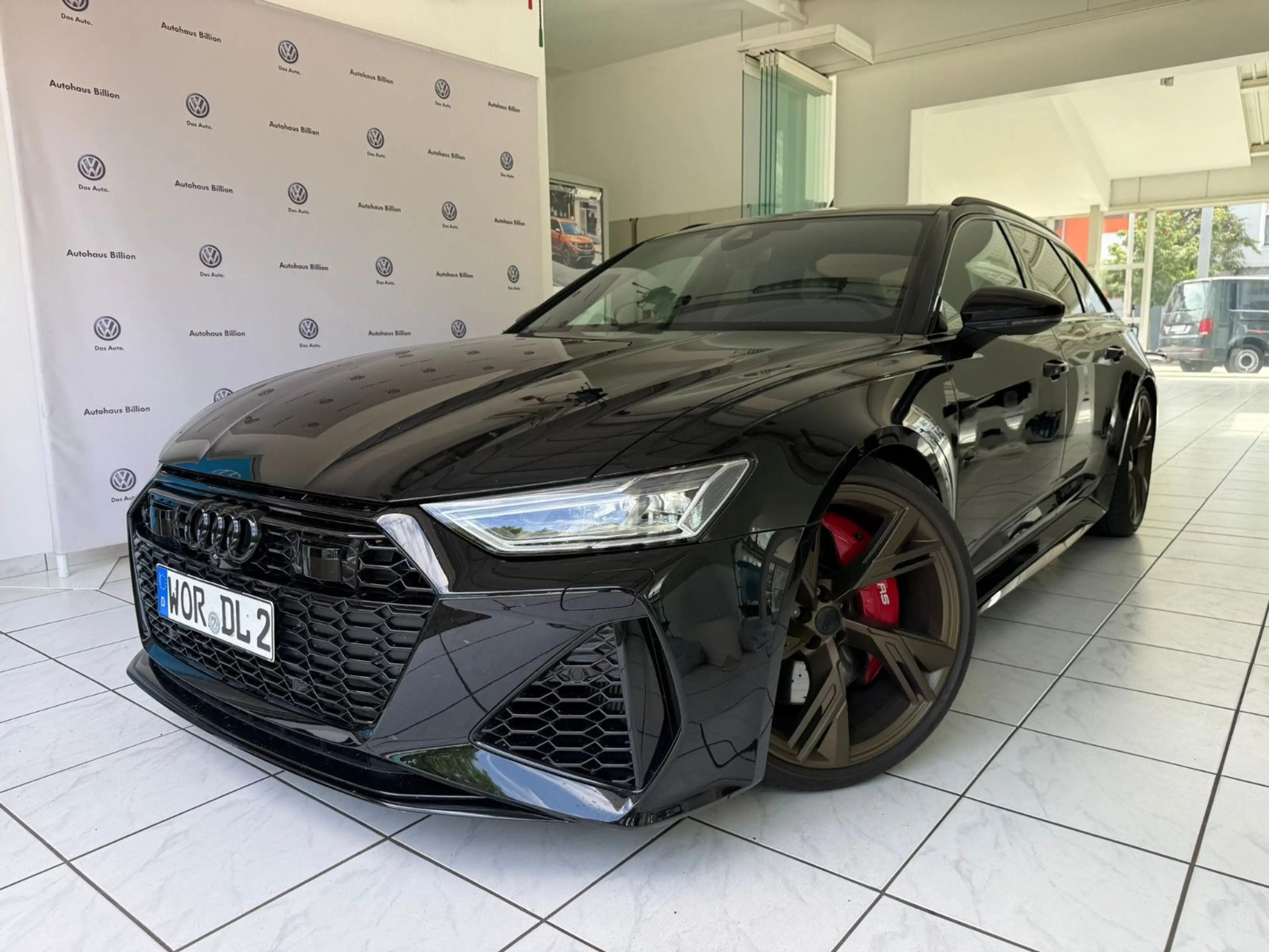 Audi RS6 Avant 4.0 TFSI quattro // AHK, STANDHEIZUNG — photo 2