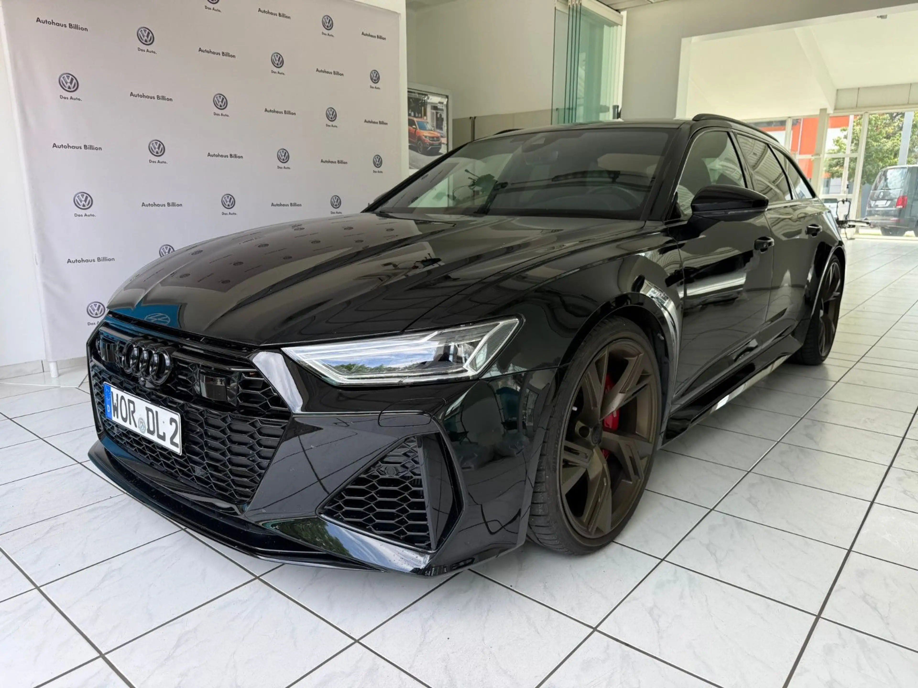Audi RS6 Avant 4.0 TFSI quattro // AHK, STANDHEIZUNG — photo 3