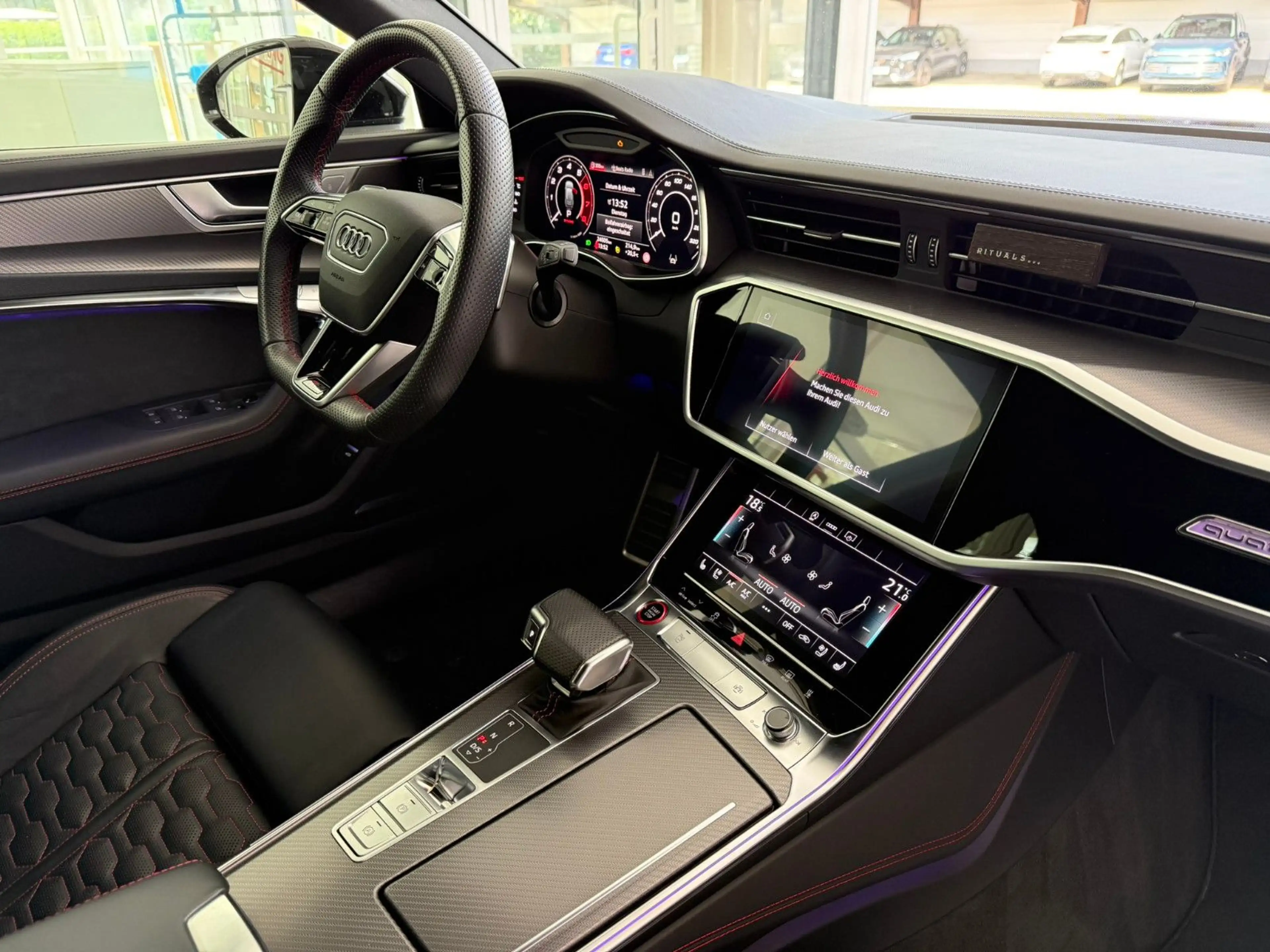 Audi RS6 Avant 4.0 TFSI quattro // AHK, STANDHEIZUNG — photo 15