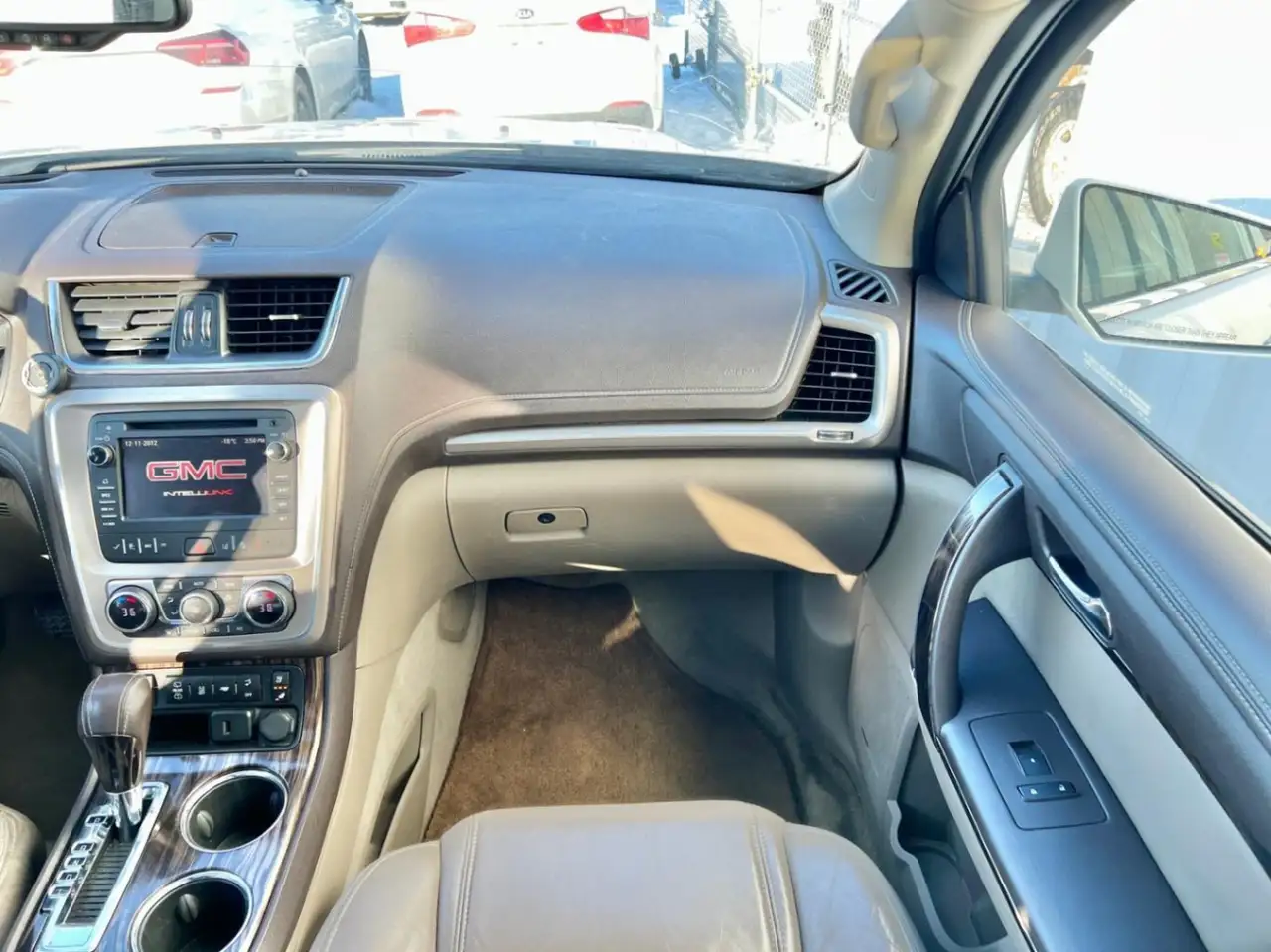GMC Acadia снимка GMC Acadia