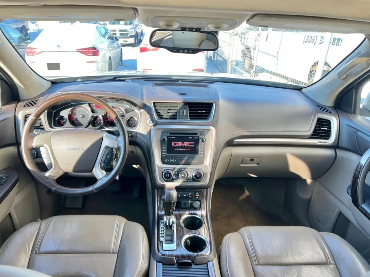 GMC Acadia снимка GMC Acadia