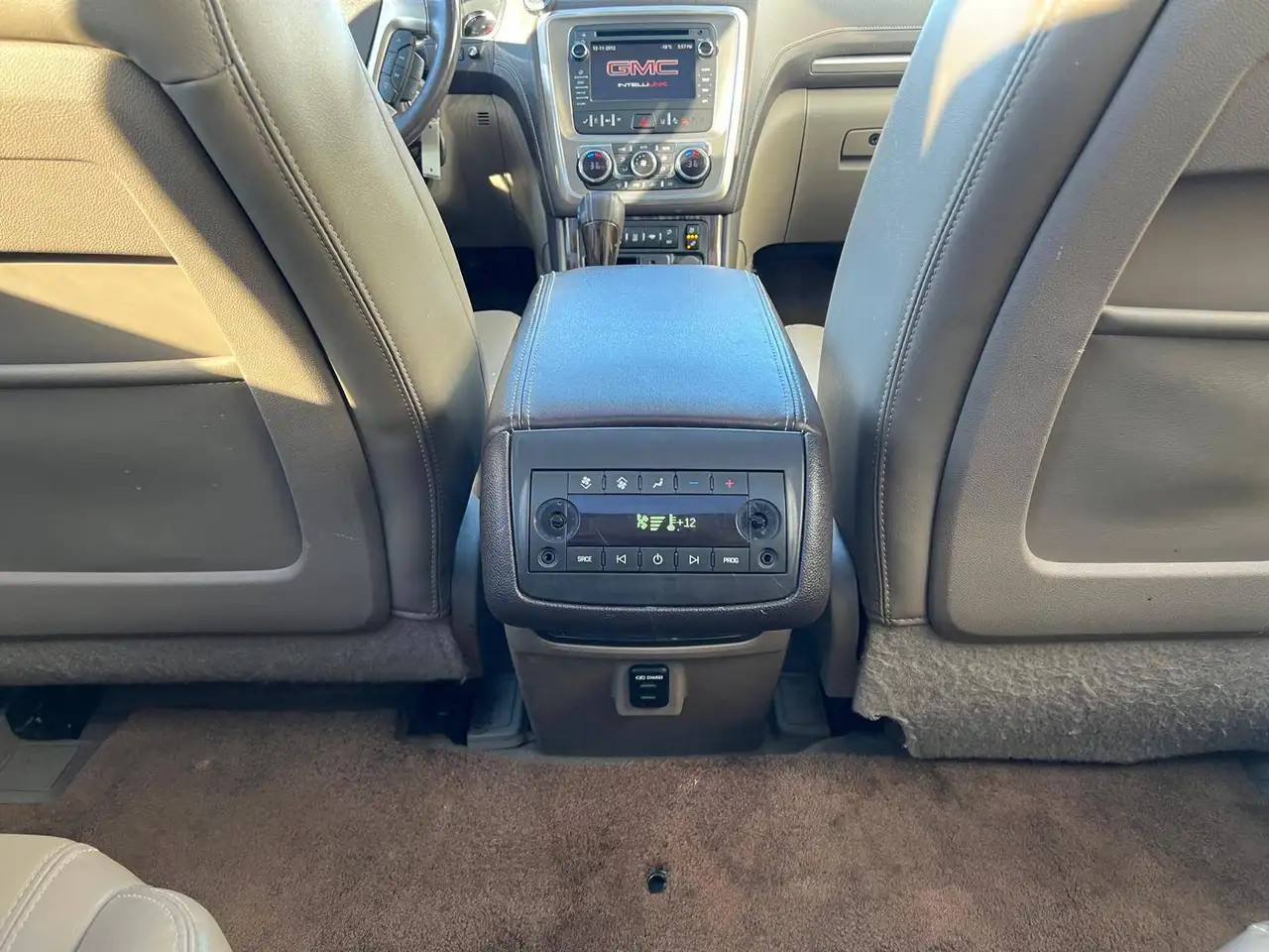 GMC Acadia снимка GMC Acadia