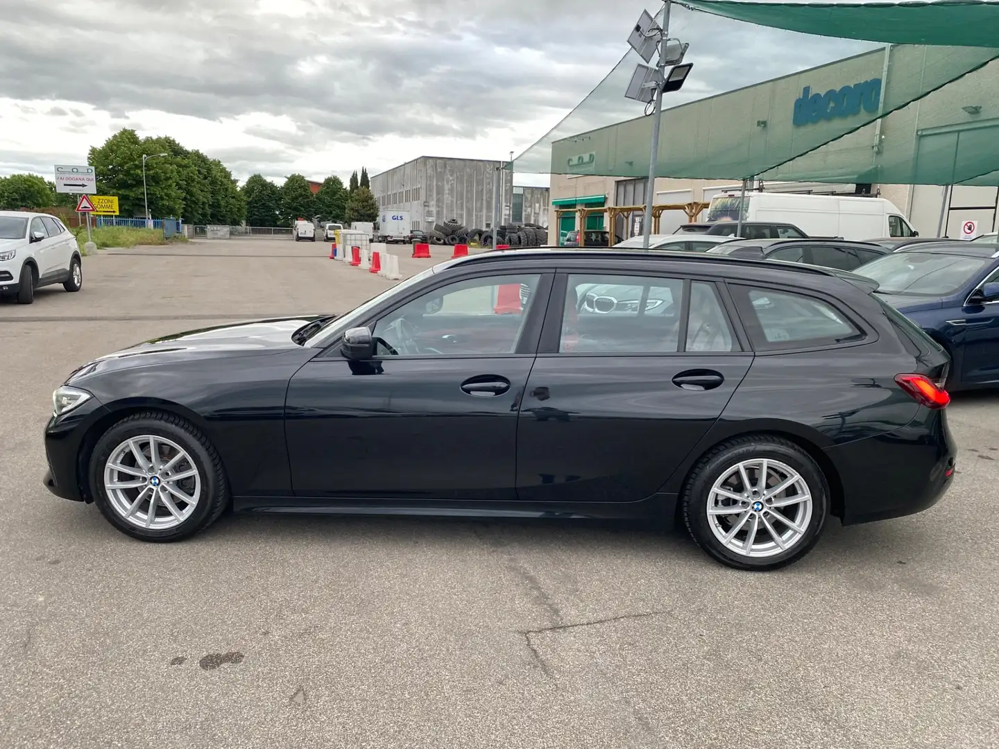 BMW 320 320d xDrive Touring Business Advantage Nero - 2