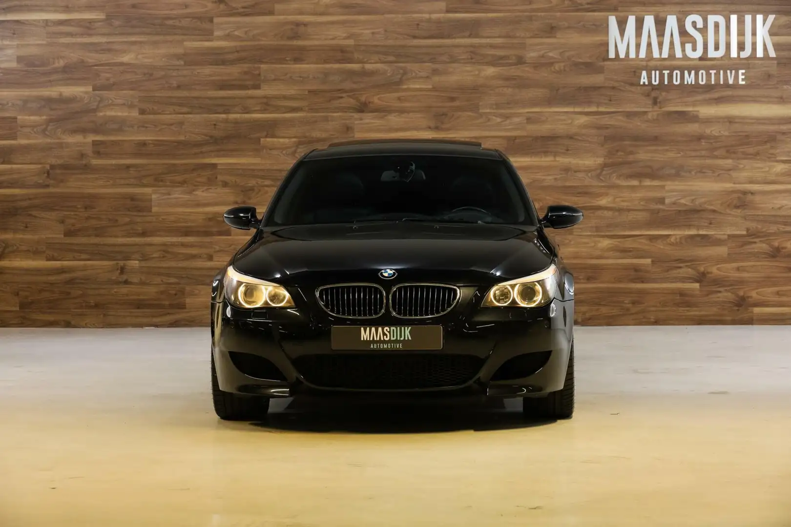 BMW M5 |NAP|Actieve Stoelen|Pano|HUD|Onderhoud compleet| Černá - 2