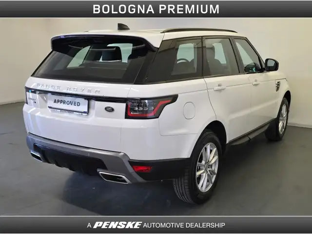 Land Rover Range Rover Sport view 2