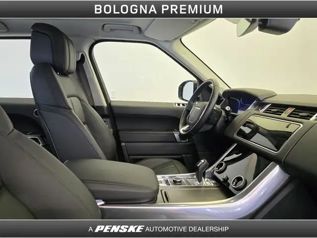 Land Rover Range Rover Sport view 3