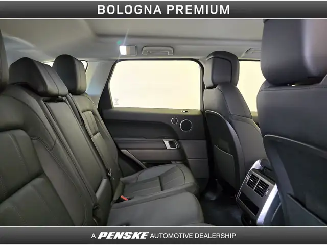 Land Rover Range Rover Sport view 4