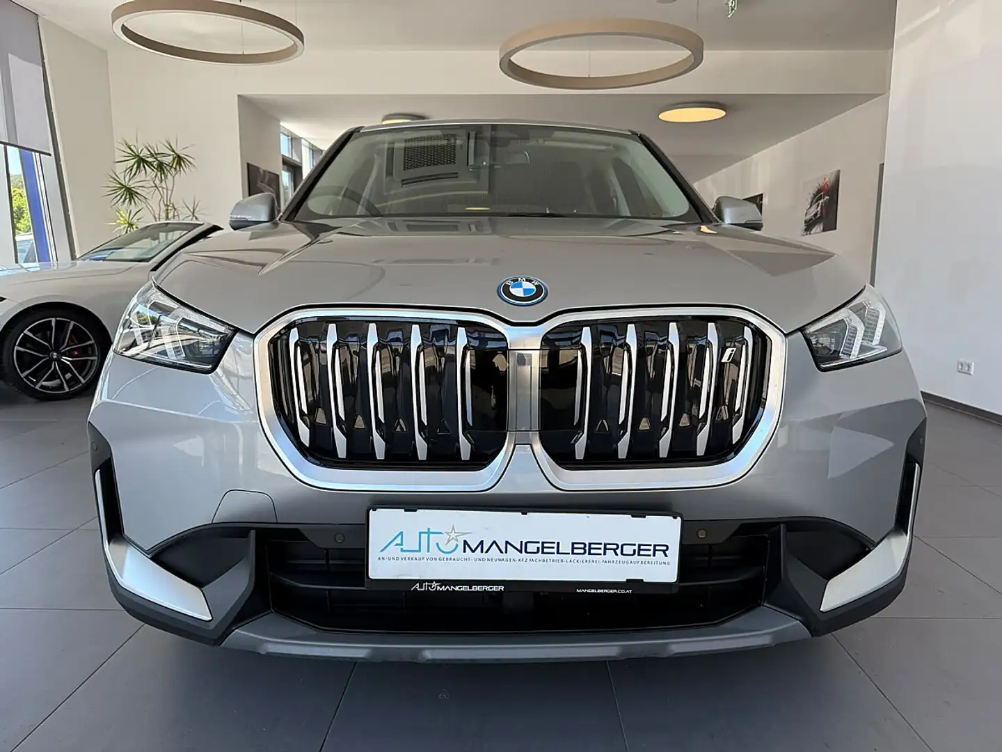 BMW iX1 xDrive30 64,7kWh Silber - 2