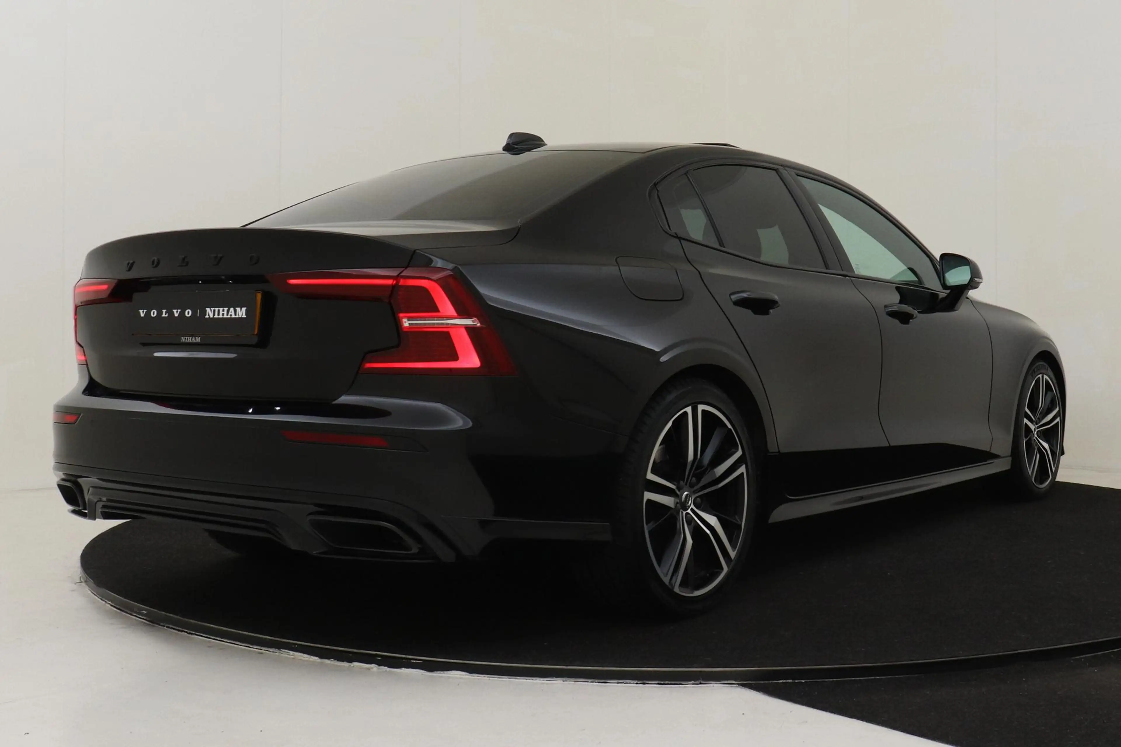 Volvo S60 B4 (M-HYBRID) R-DESIGN -PANO.DAK|HARMAN/KARDON|POW — photo 3