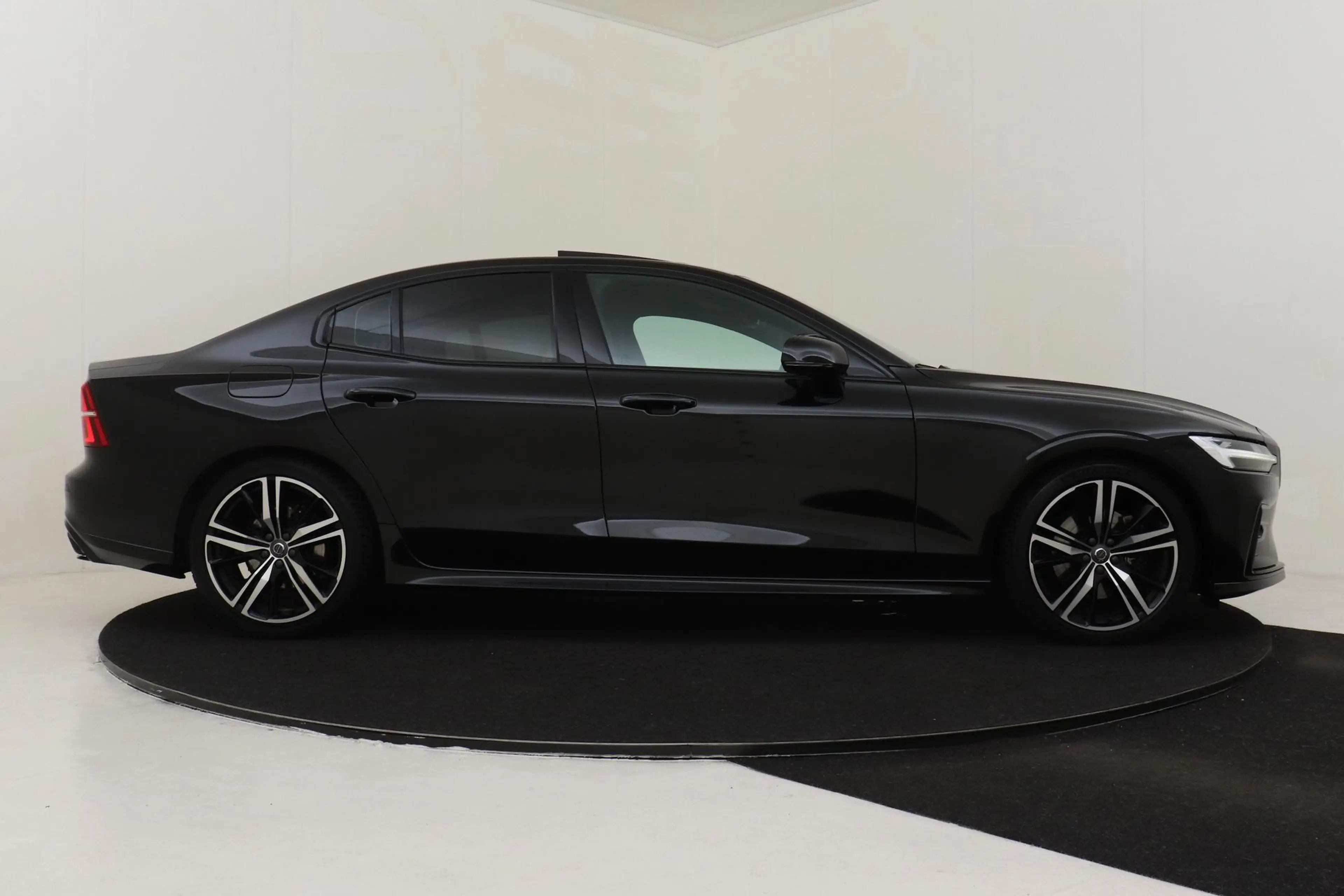 Volvo S60 B4 (M-HYBRID) R-DESIGN -PANO.DAK|HARMAN/KARDON|POW — photo 13