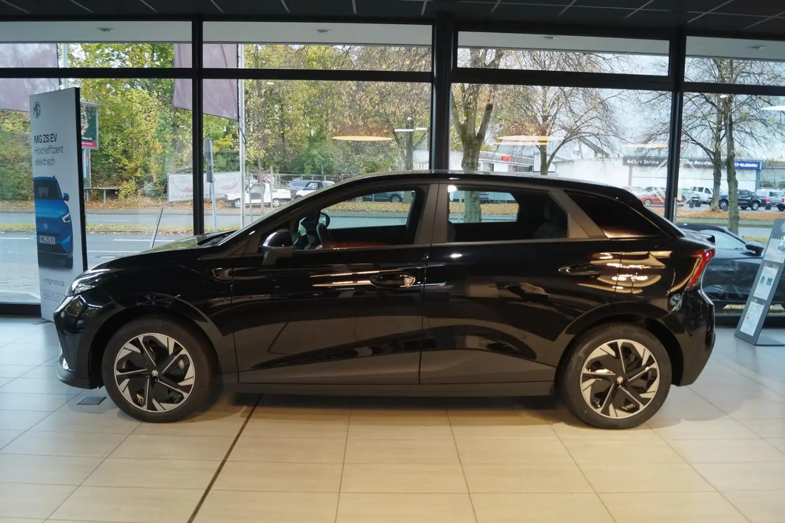 MG MG4 Fahrass+Distr+AUT+PTS+SHZ+Klima Zwart - 2