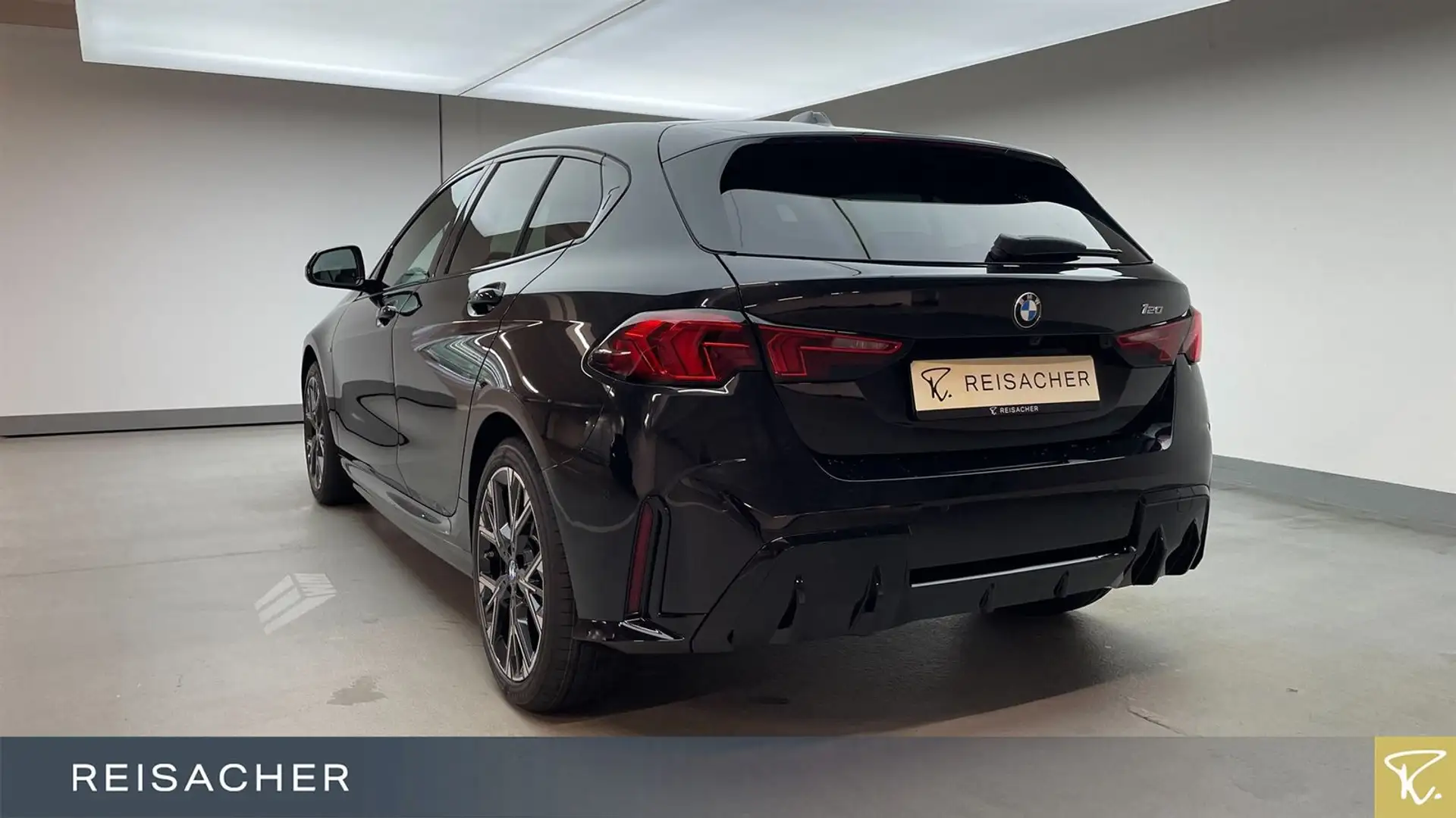 BMW 120 Pano,AHK,DA+,Autom Schwarz - 2