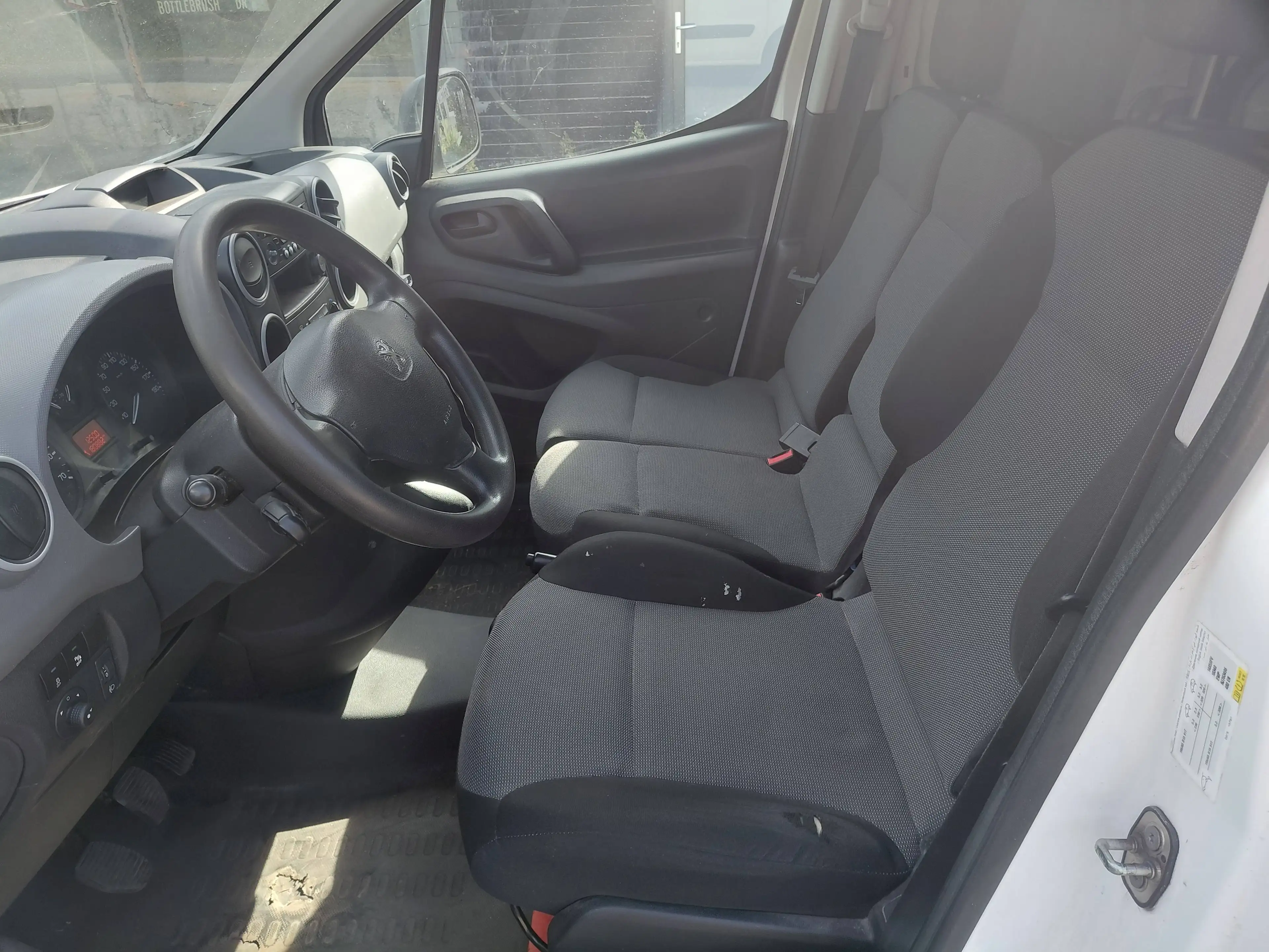 Peugeot Partner Partner 1.6i L1H1 Premium 120 CU /VNL — photo 7