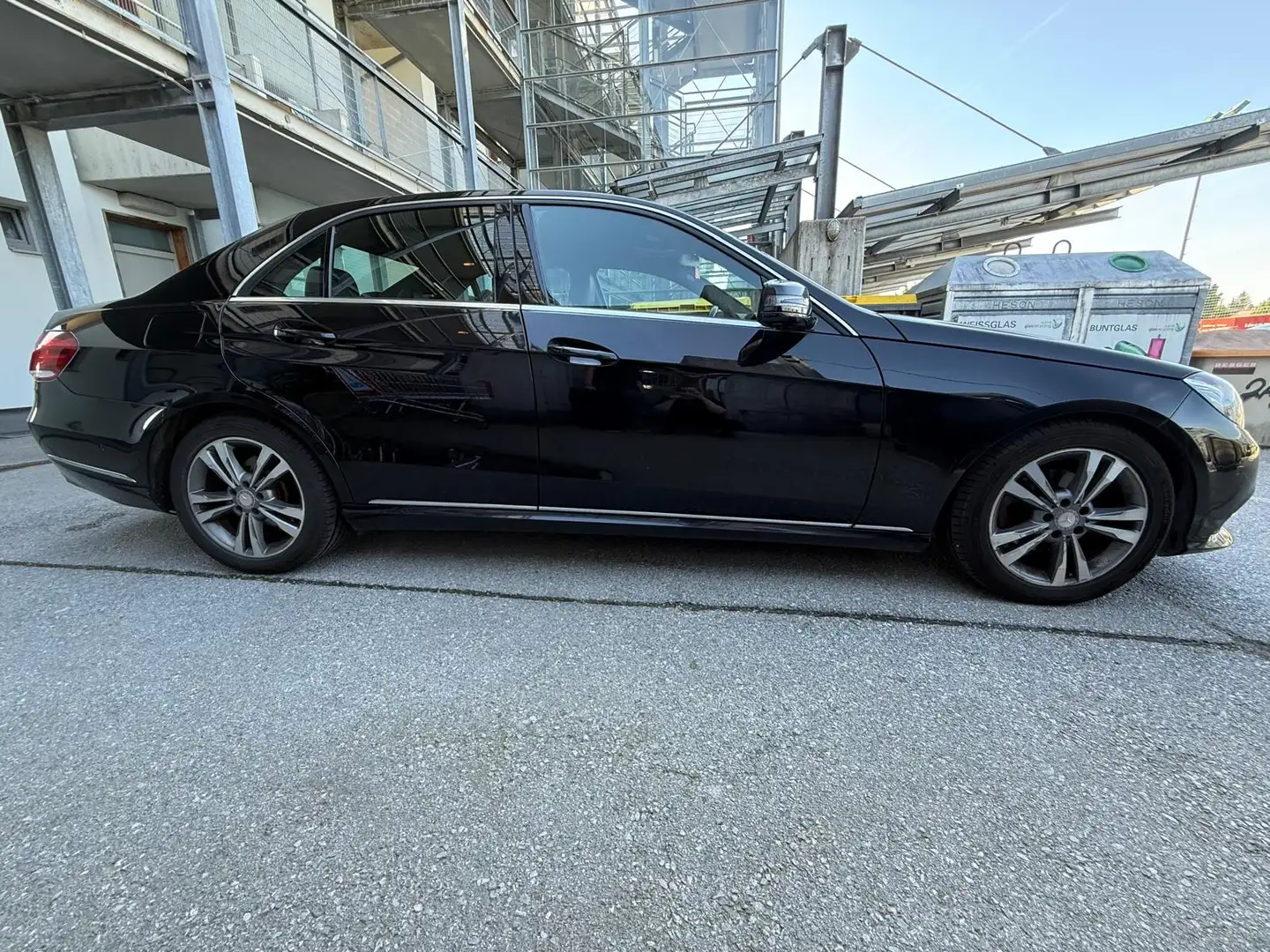 Mercedes-Benz E 220 E 220 d Avantgarde Aut. Avantgarde Schwarz - 2