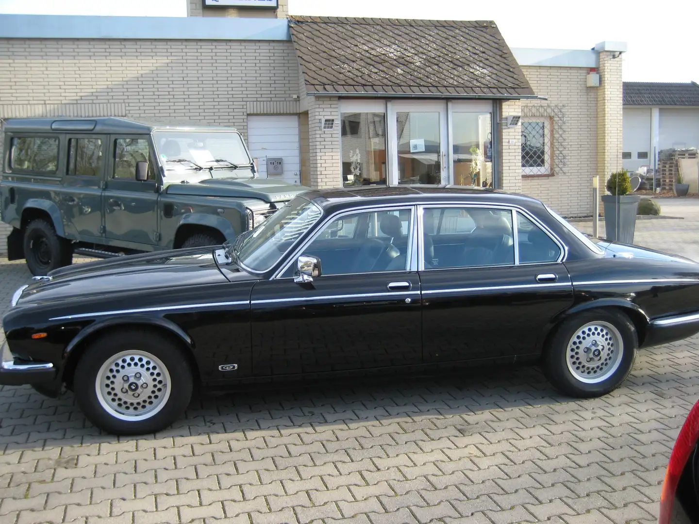 Jaguar XJ V12 Automatik TOPZUSTAND Schwarz - 2