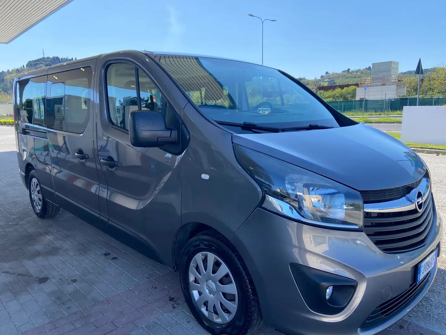 Opel Vivaro Vivaro 9 posti 1.6 Biturbo passo lungo Grigio - 2