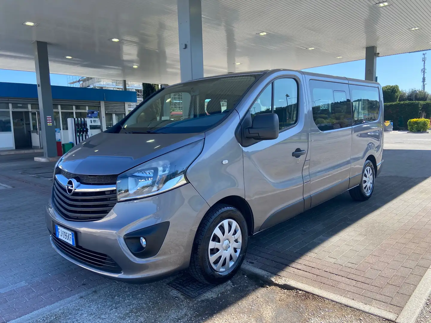 Opel Vivaro Vivaro 9 posti 1.6 Biturbo passo lungo Grigio - 1