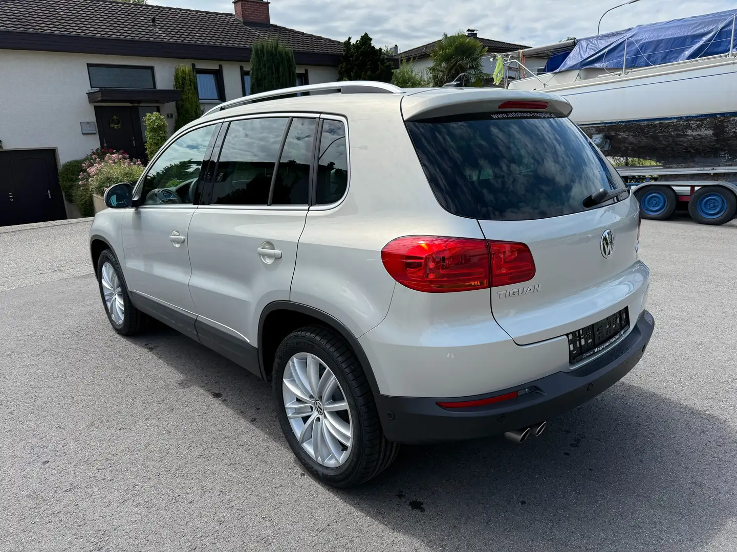 Volkswagen Tiguan 2,0 TDI BMT 4Motion Sky DSG AHK Pano VOLL Top Silber - 2