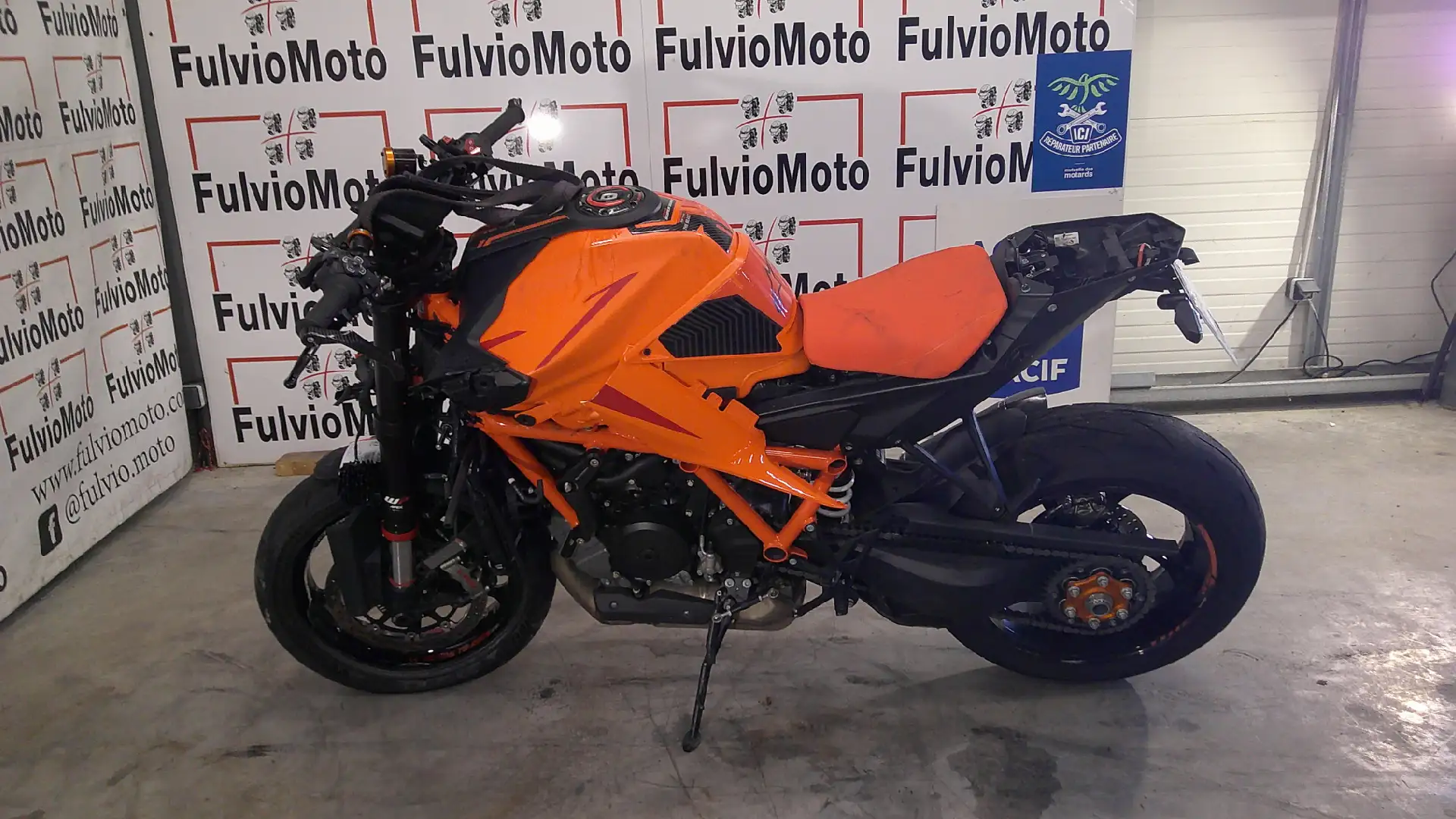 KTM 1390 Super Duke R - 1