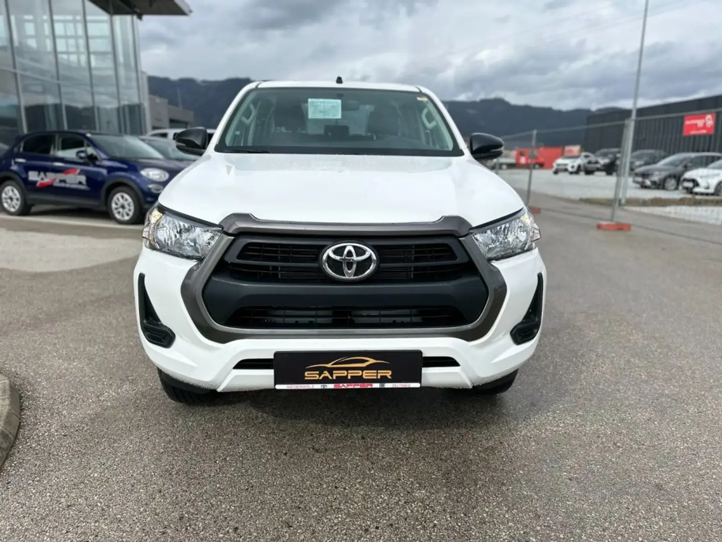 Toyota Hilux DK Country 4WD 2,4 D-4D Weiß - 2