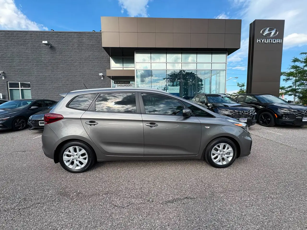 Kia Rondo снимка Kia Rondo