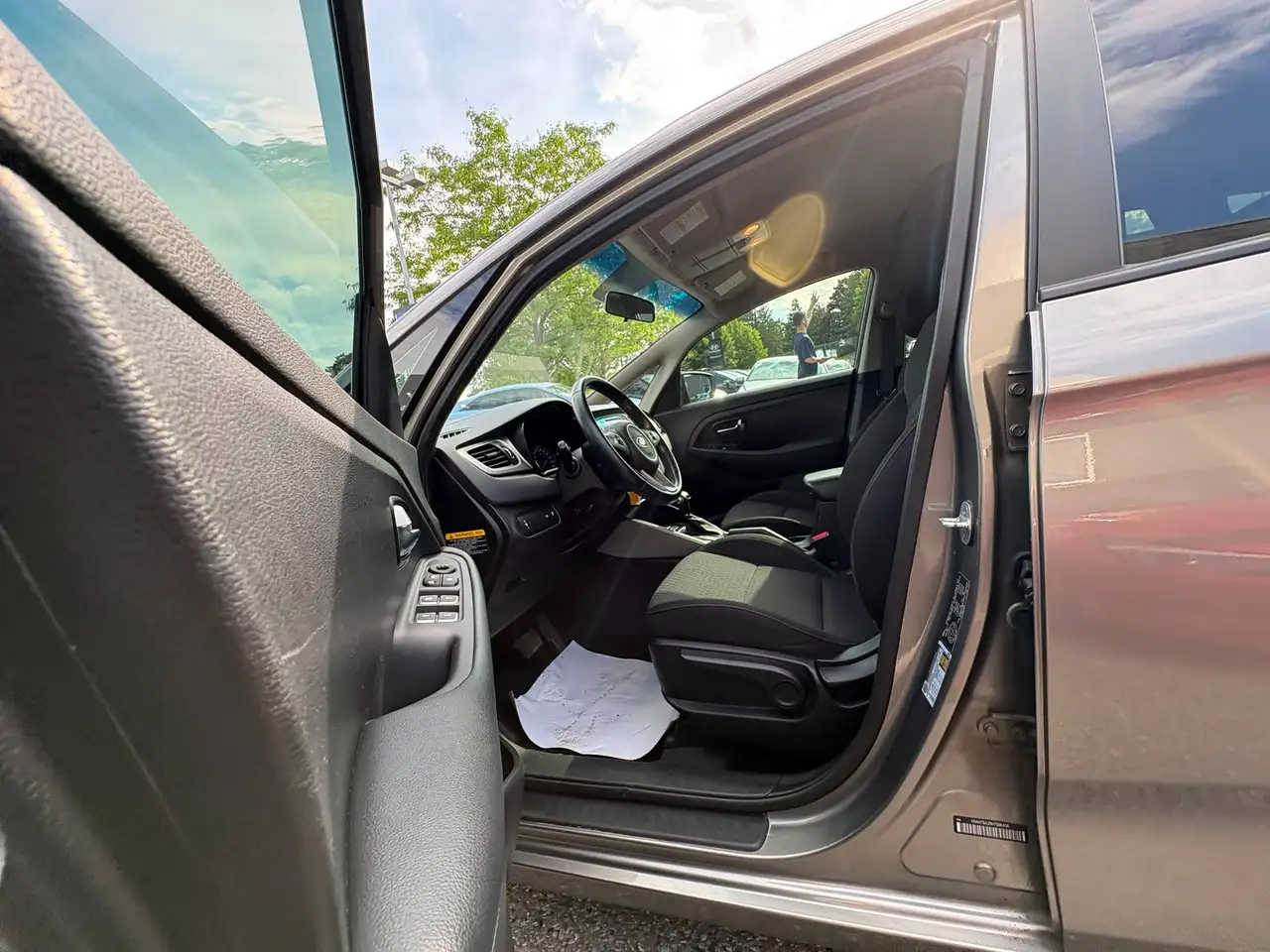 Kia Rondo снимка Kia Rondo