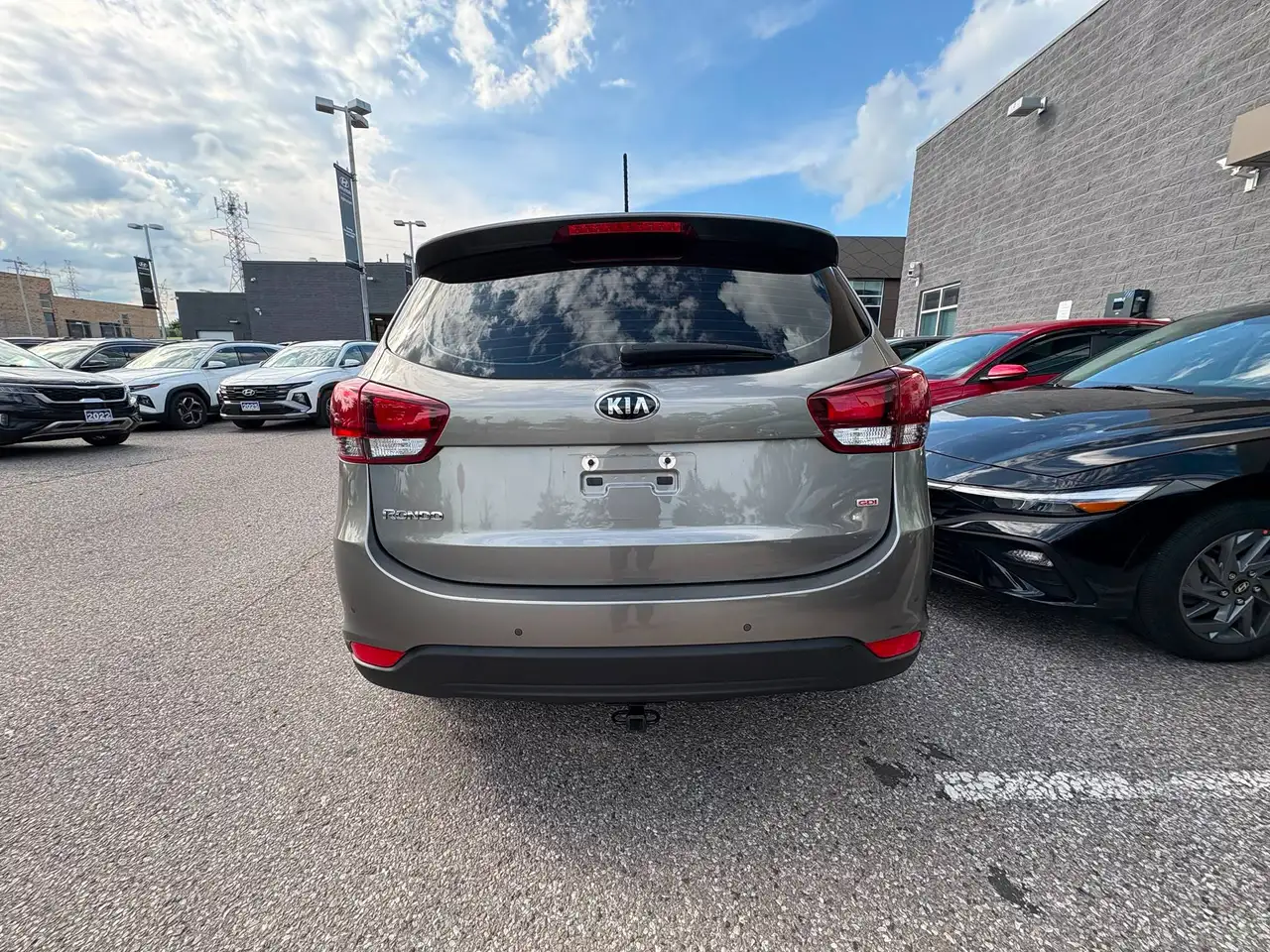 Kia Rondo снимка Kia Rondo
