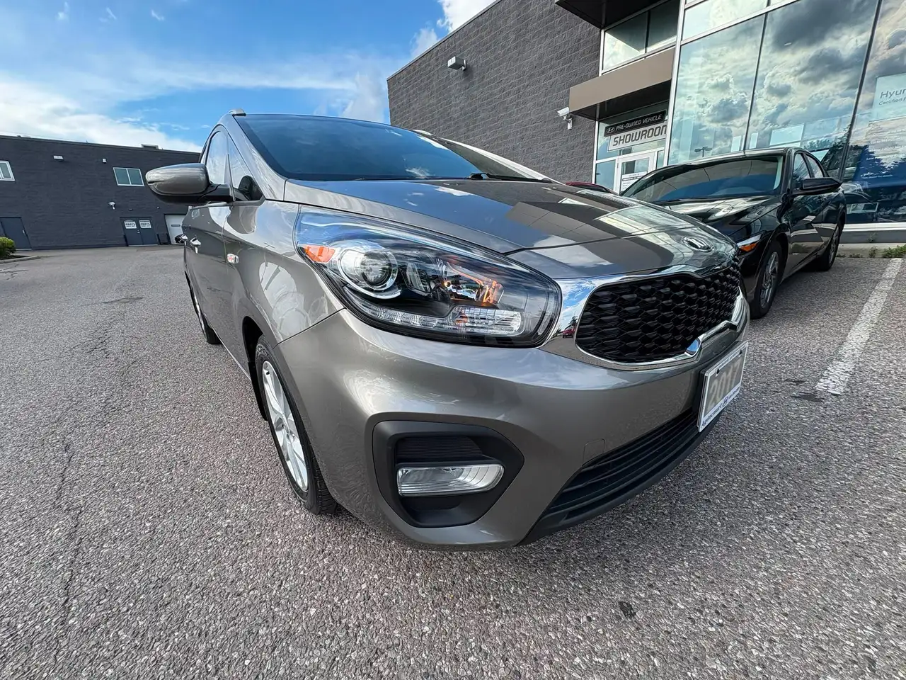 Kia Rondo снимка Kia Rondo