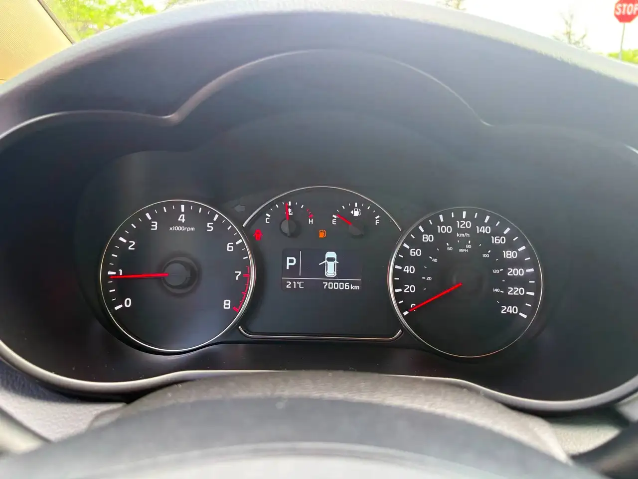 Kia Rondo снимка Kia Rondo