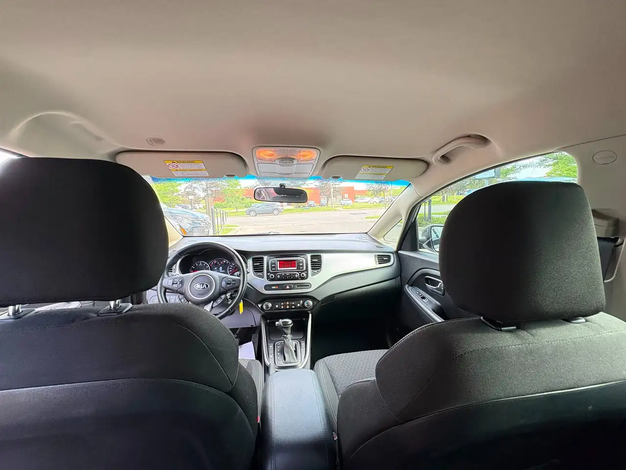 Kia Rondo снимка Kia Rondo