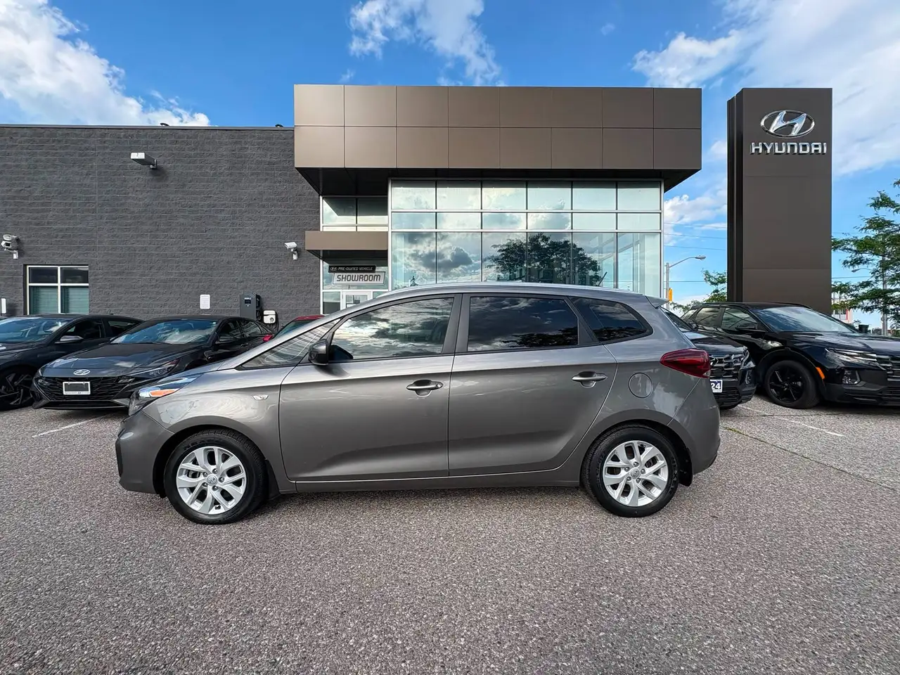 Kia Rondo снимка Kia Rondo