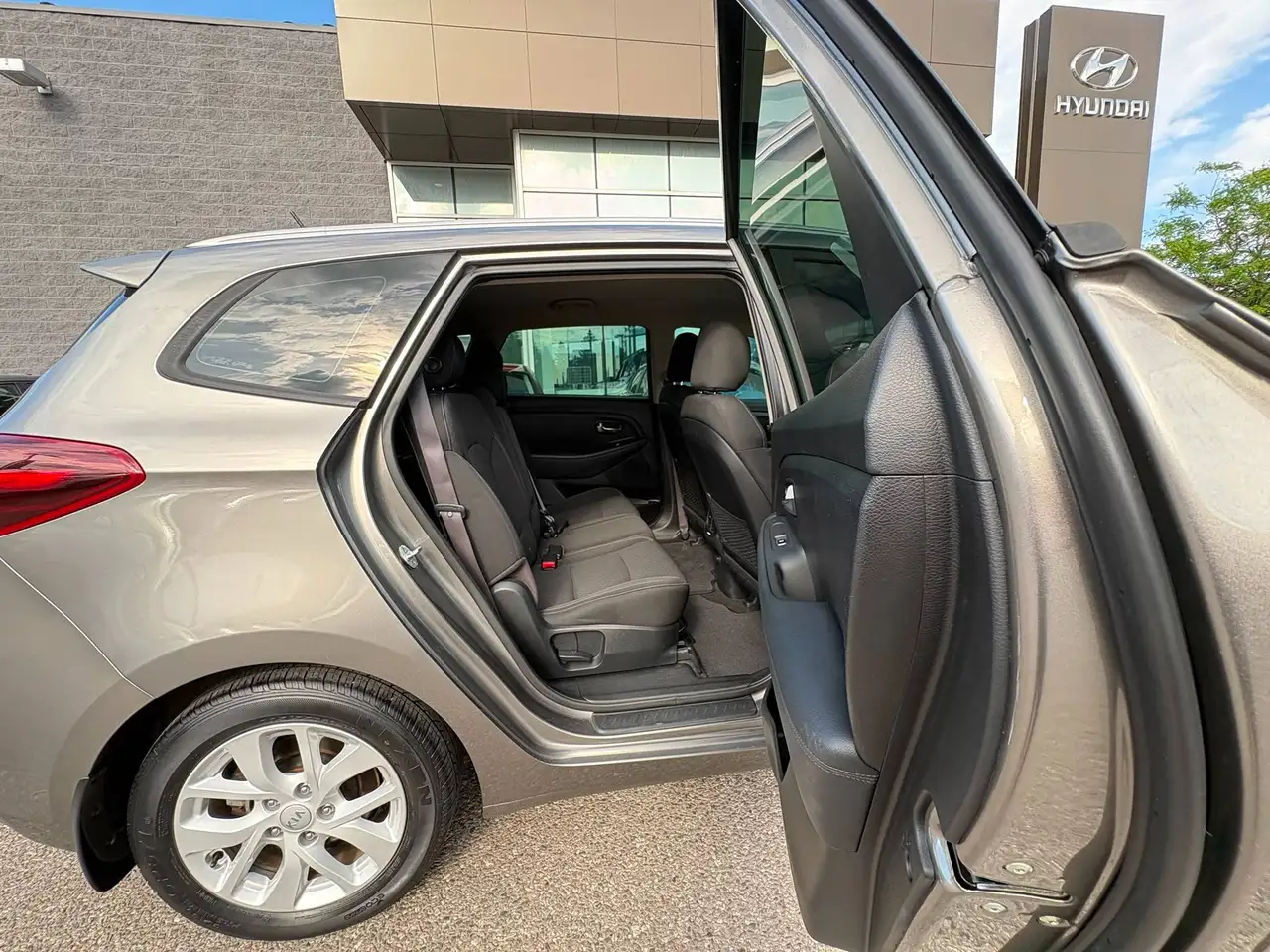 Kia Rondo снимка Kia Rondo
