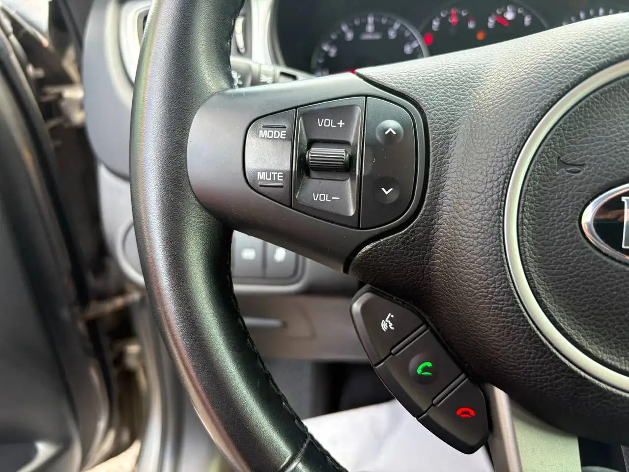 Kia Rondo снимка Kia Rondo